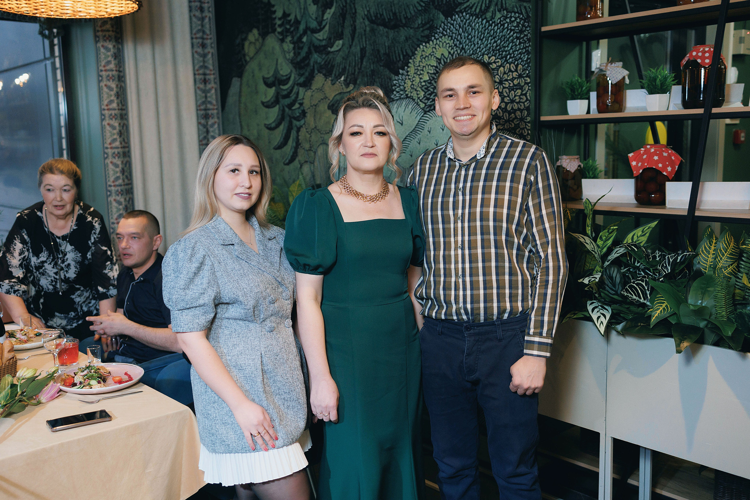 Ольга. Ведущая Екатерина Абакумова. Диджей Евгений Тупицин. Портретный и репортажный фотограф в Чебоксарах Андриян Чаркин