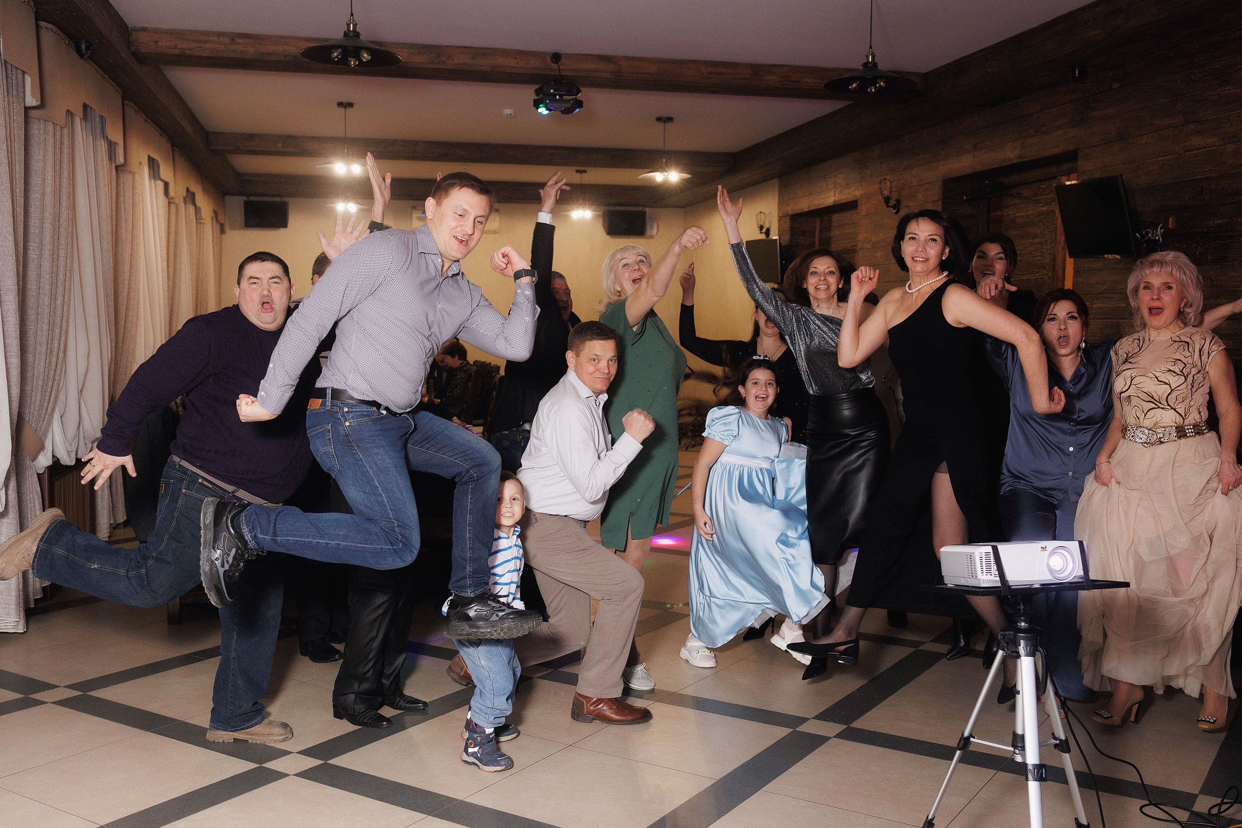 Владимир. Ведущая Надежда Никитина. Диджей и гармонист Георгий Сорокин. Портретный и репортажный фотограф в Чебоксарах Андриян Чаркин