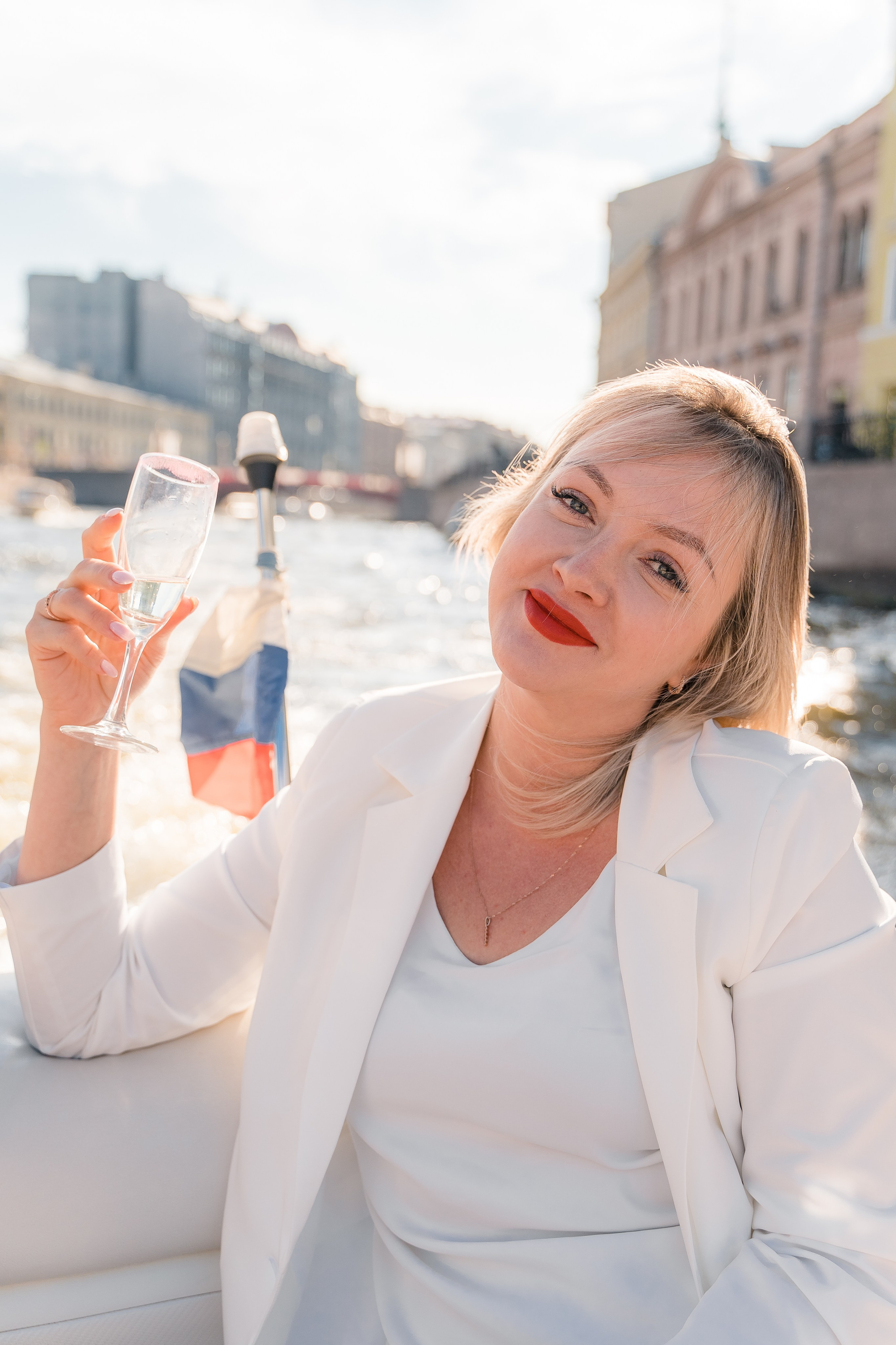 Фотосъемка девичника, встреча девушек, веселые женские портреты