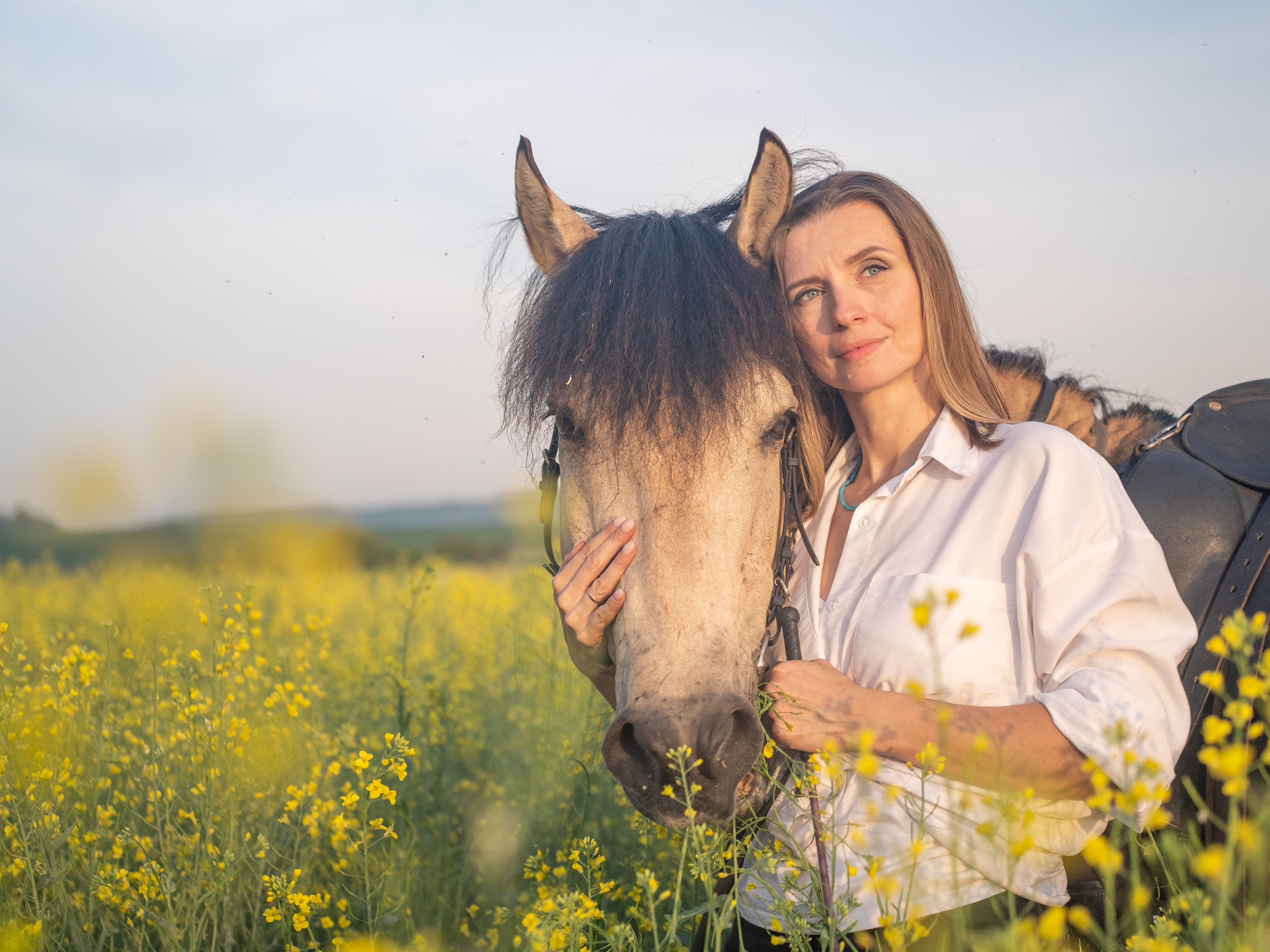 Выйти в лето в поле с конем. Видеограф и фотограф в Москве Анастасия Рябчикова