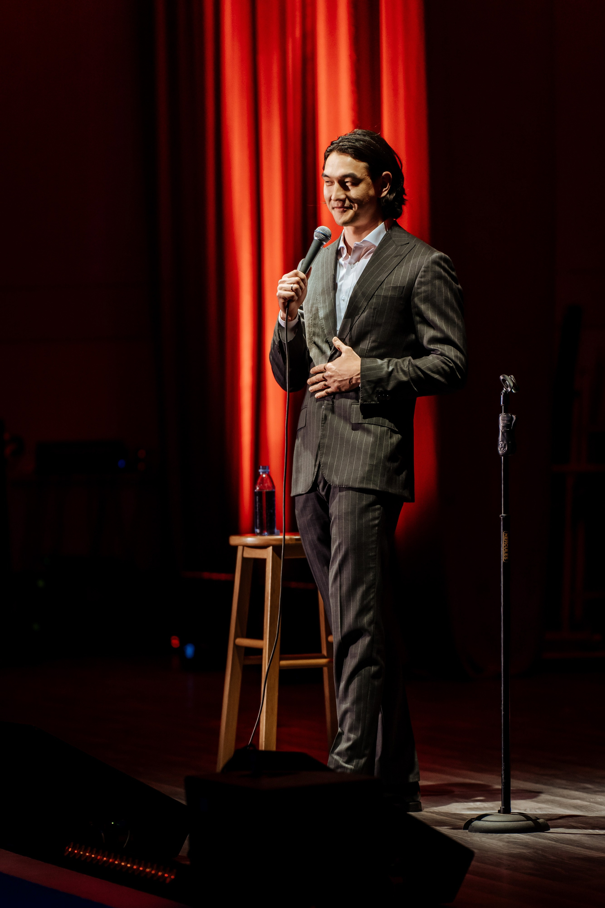 Сольный концерт Нурлана Сабурова. Свадебный и репортажный, фуд фотограф в Новороссийске Евгений Александриди