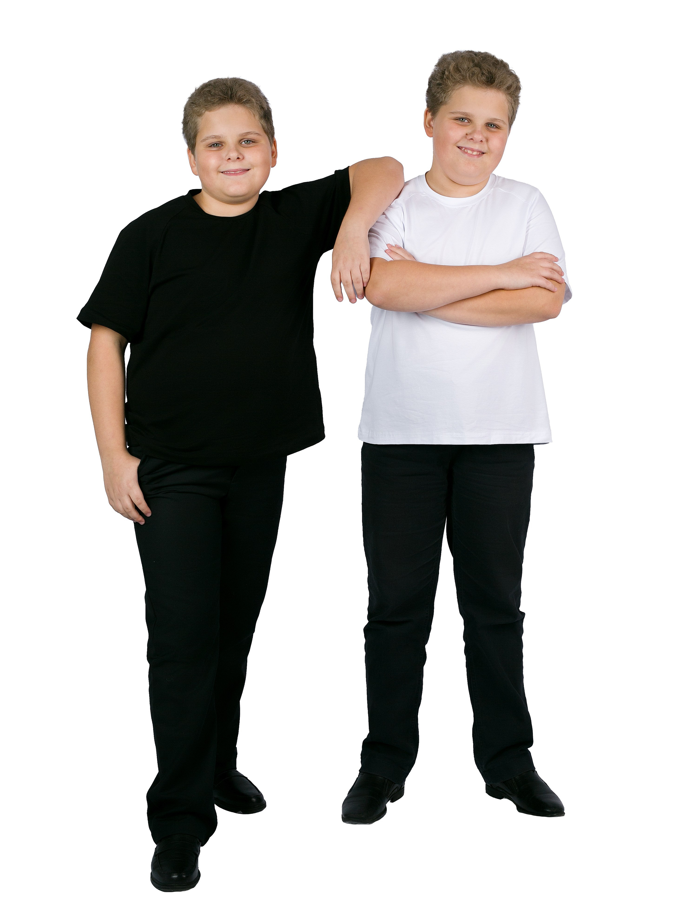 Детская одежда на белом фоне для wildberries, с моделью. Предметная, рекламная фотосъёмка в Орле. Предметный фотограф в Орле