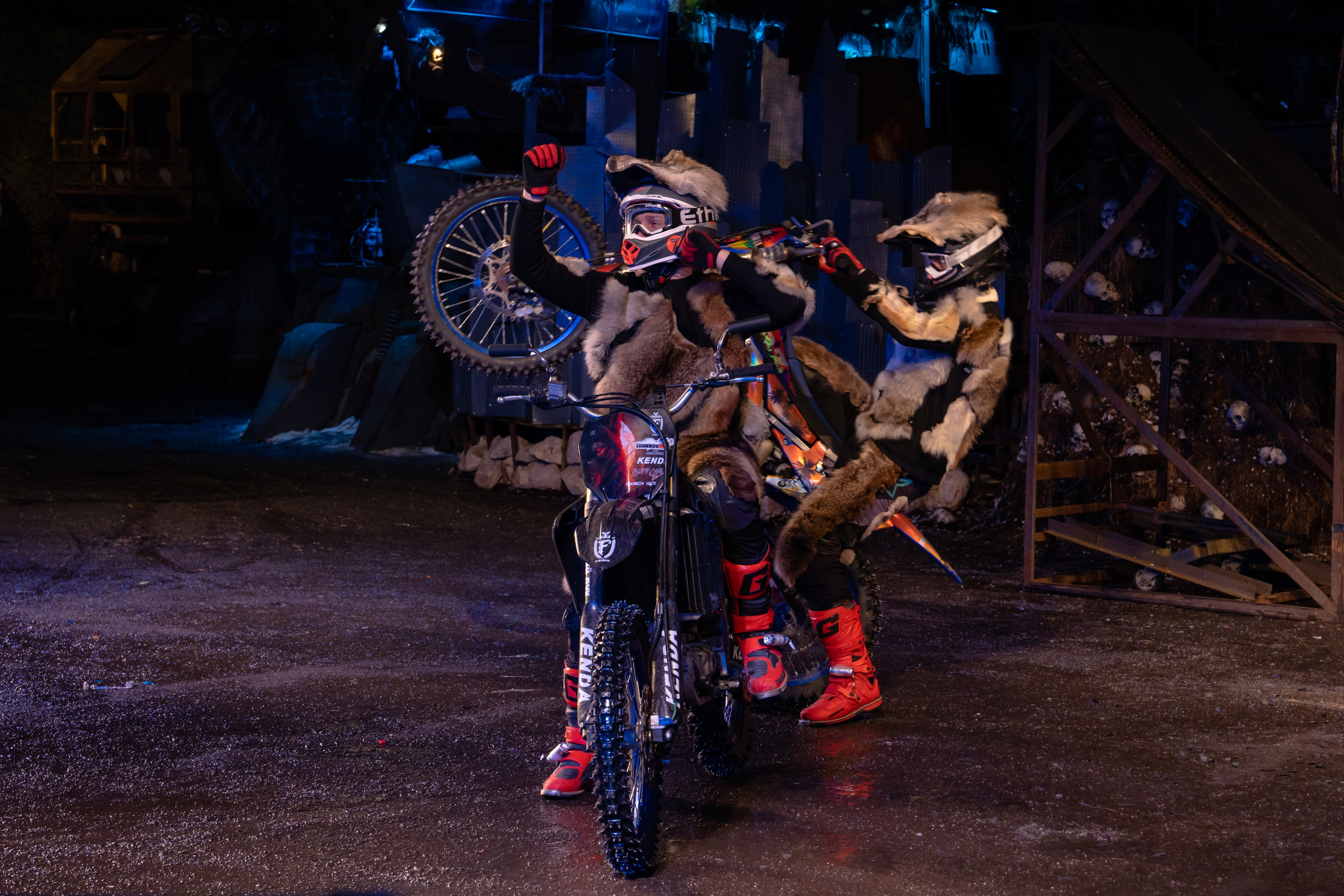 Новогодняя сказка в Байк Центре «Ночные Волки». Крамер Юлиана детский и семейный фотограф