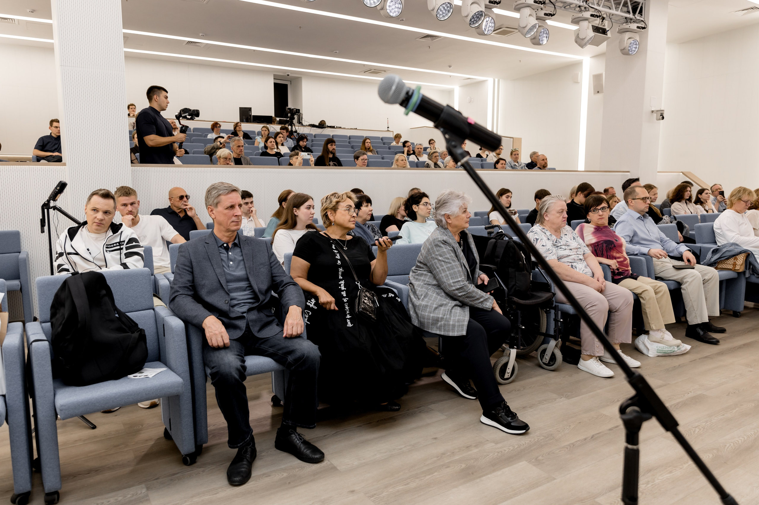 Презентация книги " В глубинах разума и веры. Гении науки о Боге». Свадебный/Портретный фотограф снимаю в Москве