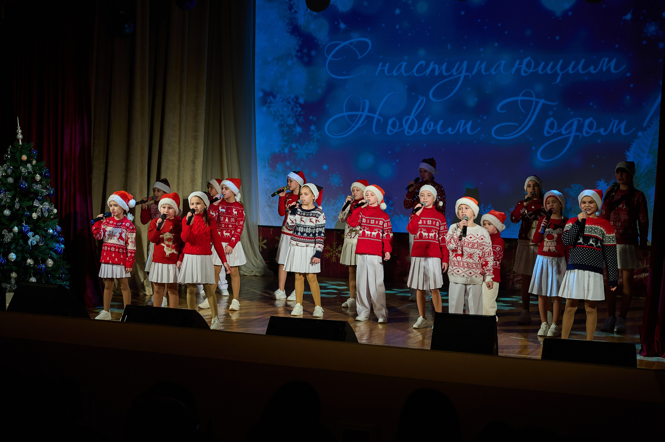 Концерт НГ В ДК. Жизнь курорта Кабардинка в фотографиях