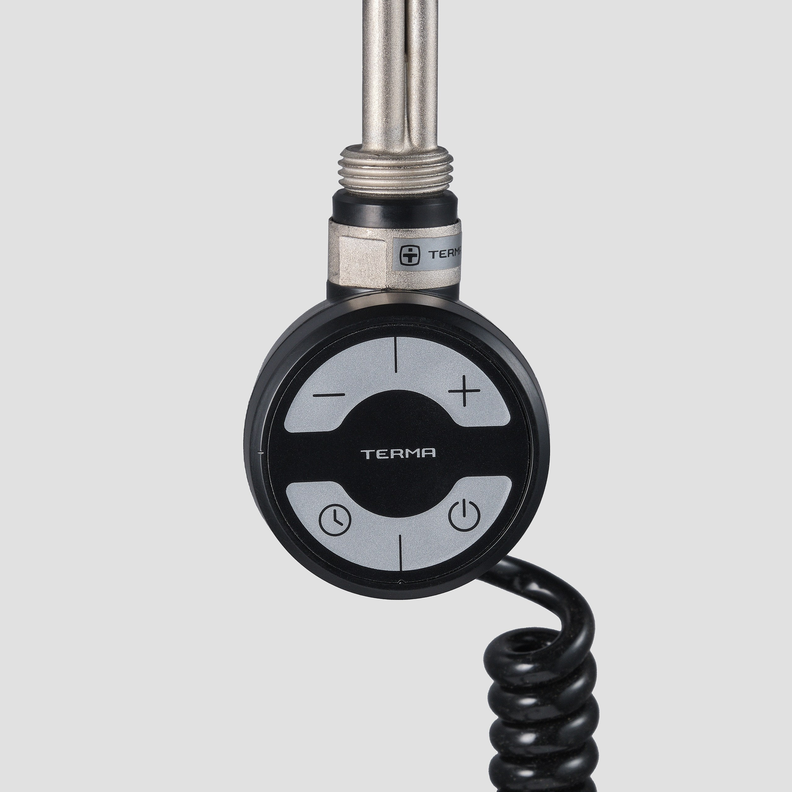 Предметные фотографии регуляторов и нагревателей для отопительных приборов