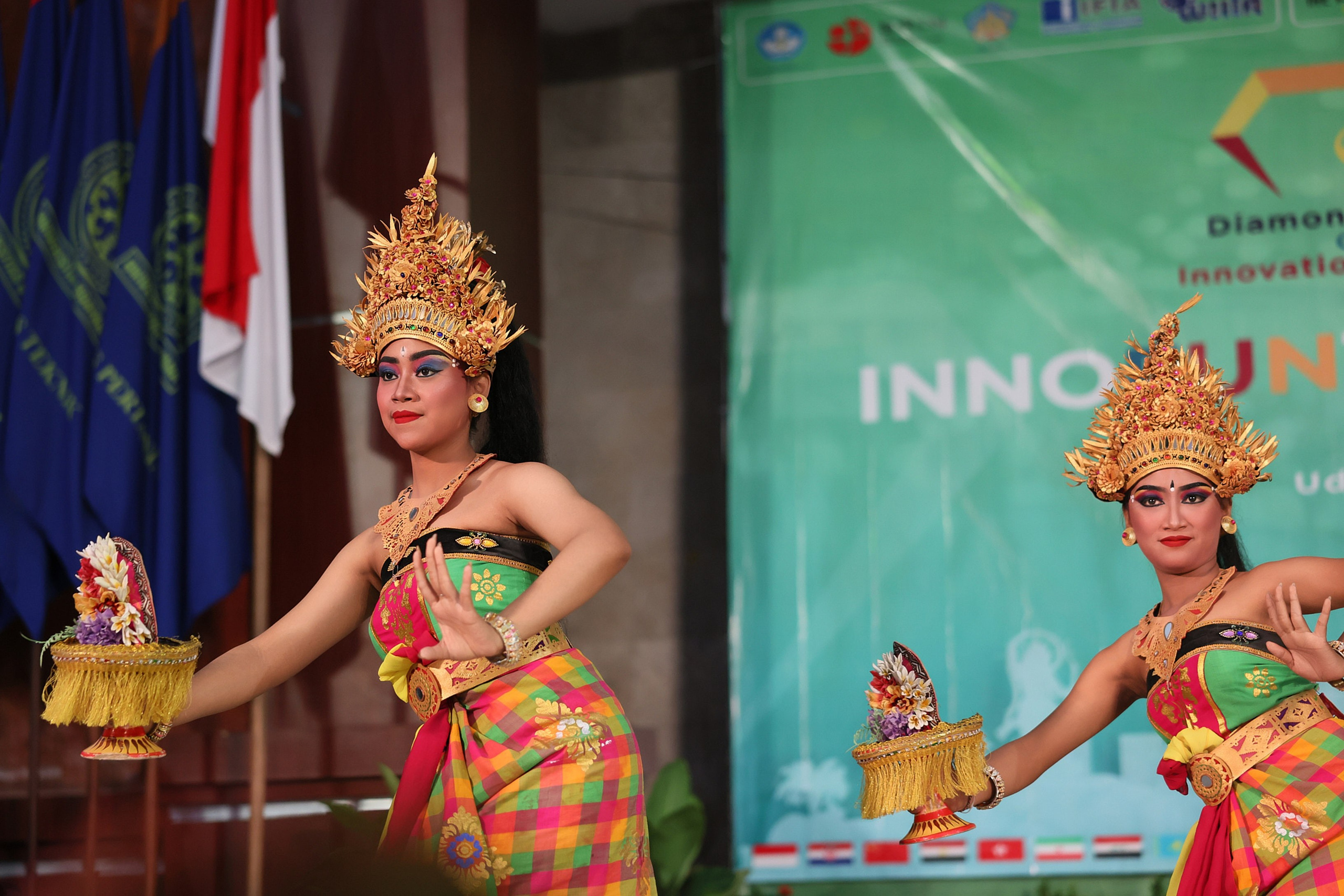 Репортажная фотосъемка концертов и шоу-программ | Динамичные кадры для воспоминаний