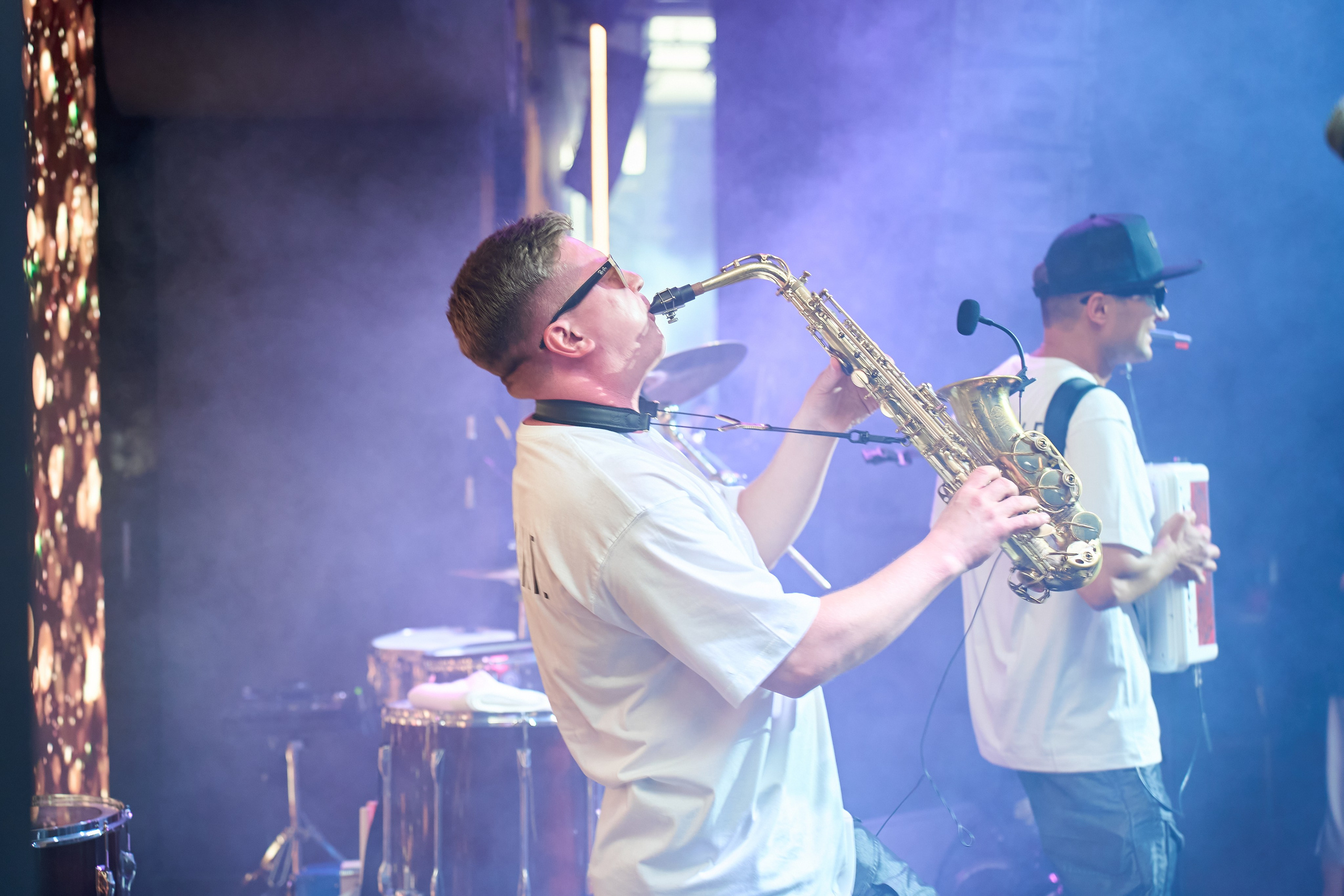 Съемка выступления артистов в Москве. Репортажный фотограф в Москве Вадим Галанин