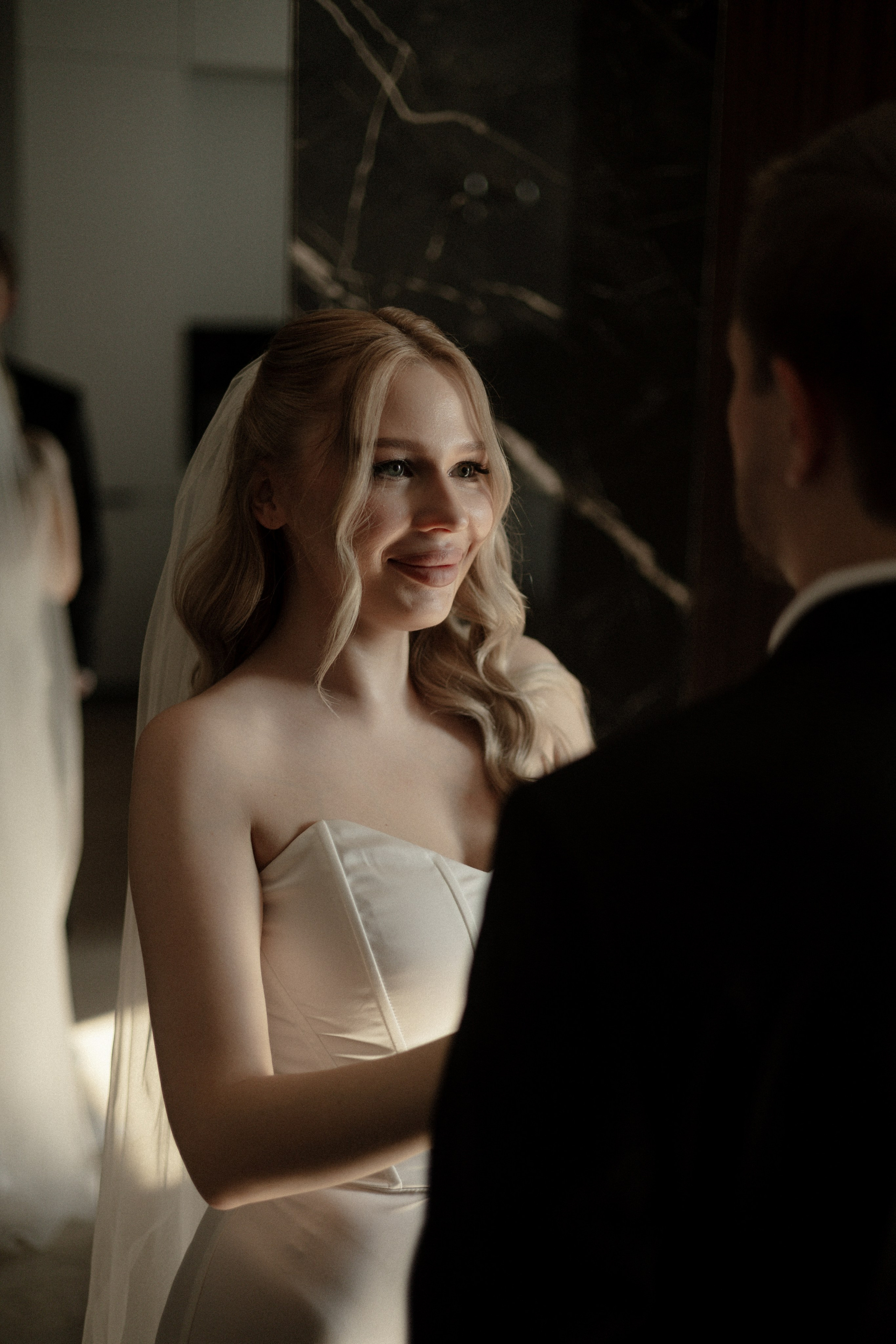 Арина и Дима. Сборы, роспись и прогулка. Свадебный и портретный фотограф в Москве Анастасия Масюк