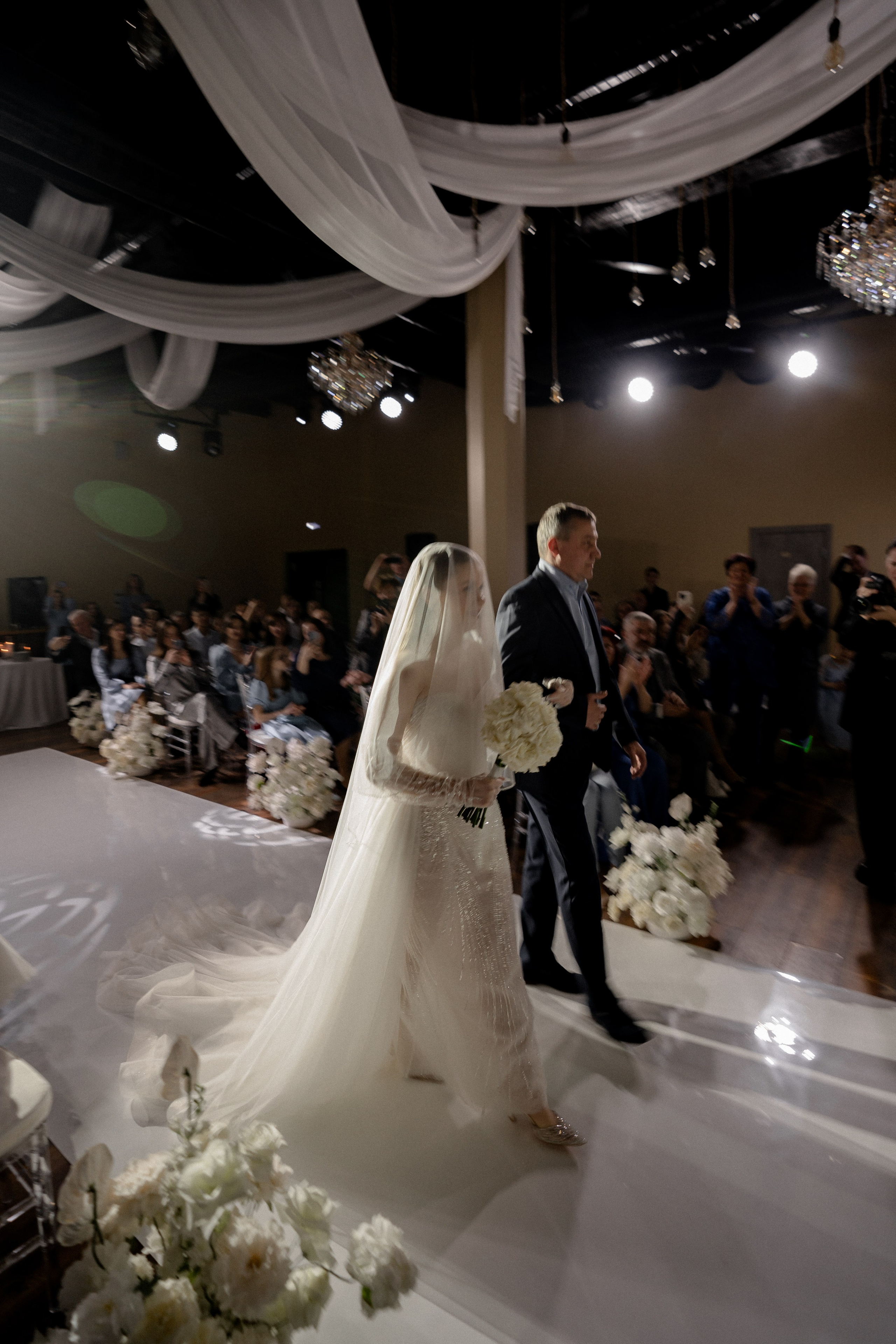 СВАДЕБНАЯ СЬЕМКА СБОРОВ В ОТЕЛЕ И ВЫЕЗД НА ЦЕРЕМОНИЮ (СНЯТО В СИБИРЕ В НИЖНЕВАРТОВСКЕ). Профессиональный фотограф, Санкт-Петербург — Виктория Богомолова