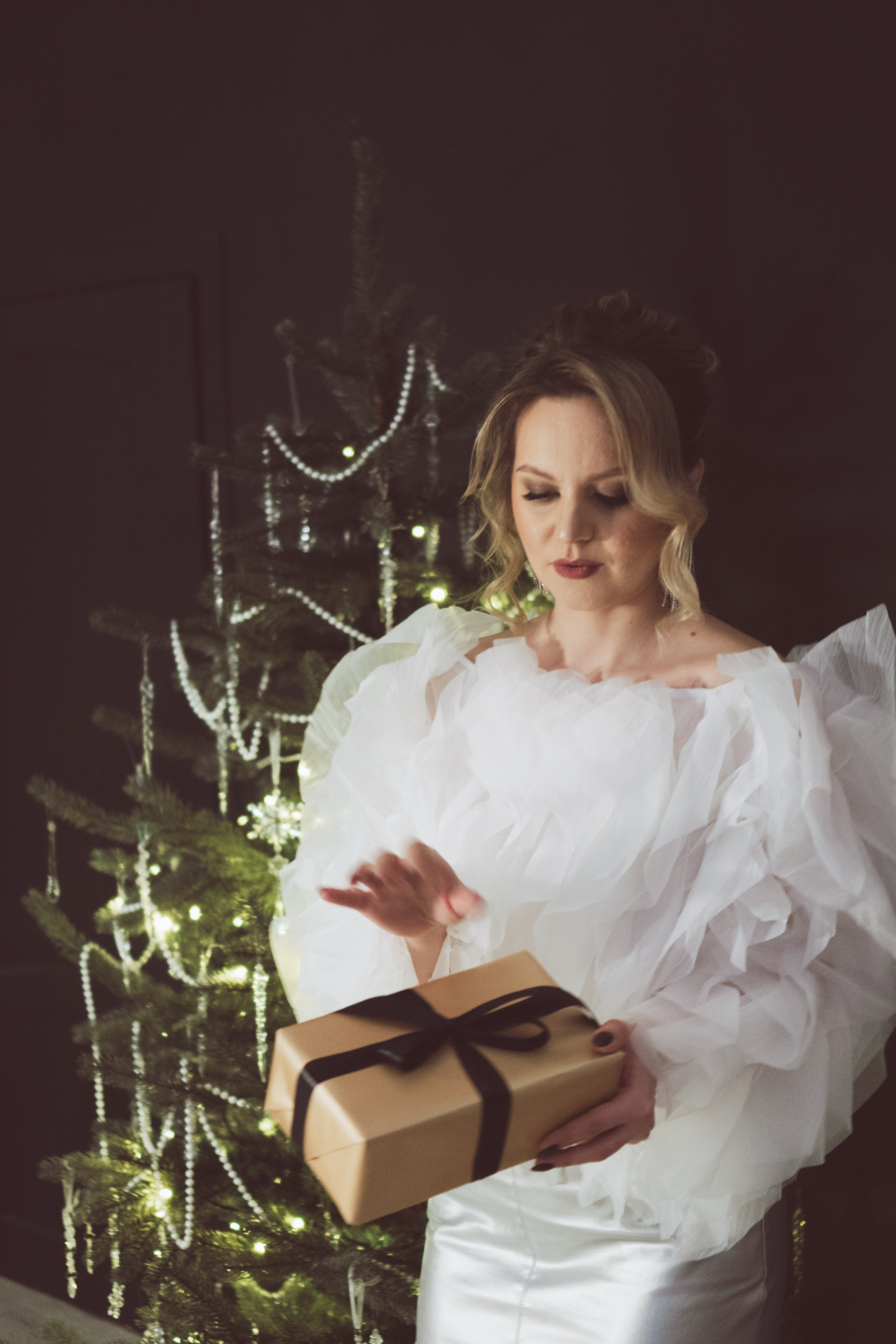 НОВОГОДНЯЯ ФОТОСЕСИИЯ В СТУДИИ ДЛЯ ДЕВУШКИ И ПРОГУЛКА ПО ЧЕРНЫШЕВСКОЙ. Профессиональный фотограф, Санкт-Петербург — Виктория Богомолова