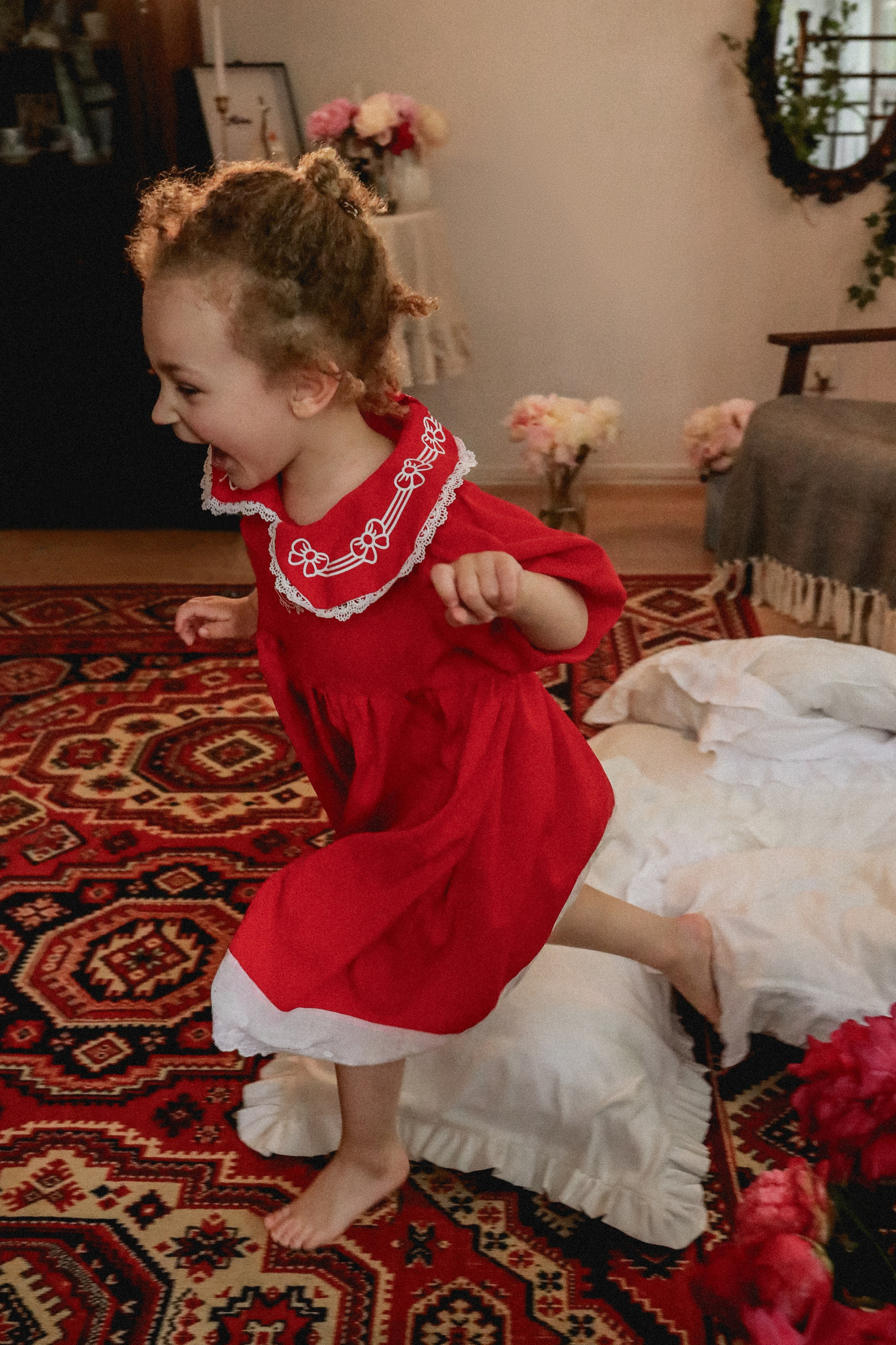 Пионы на балконе