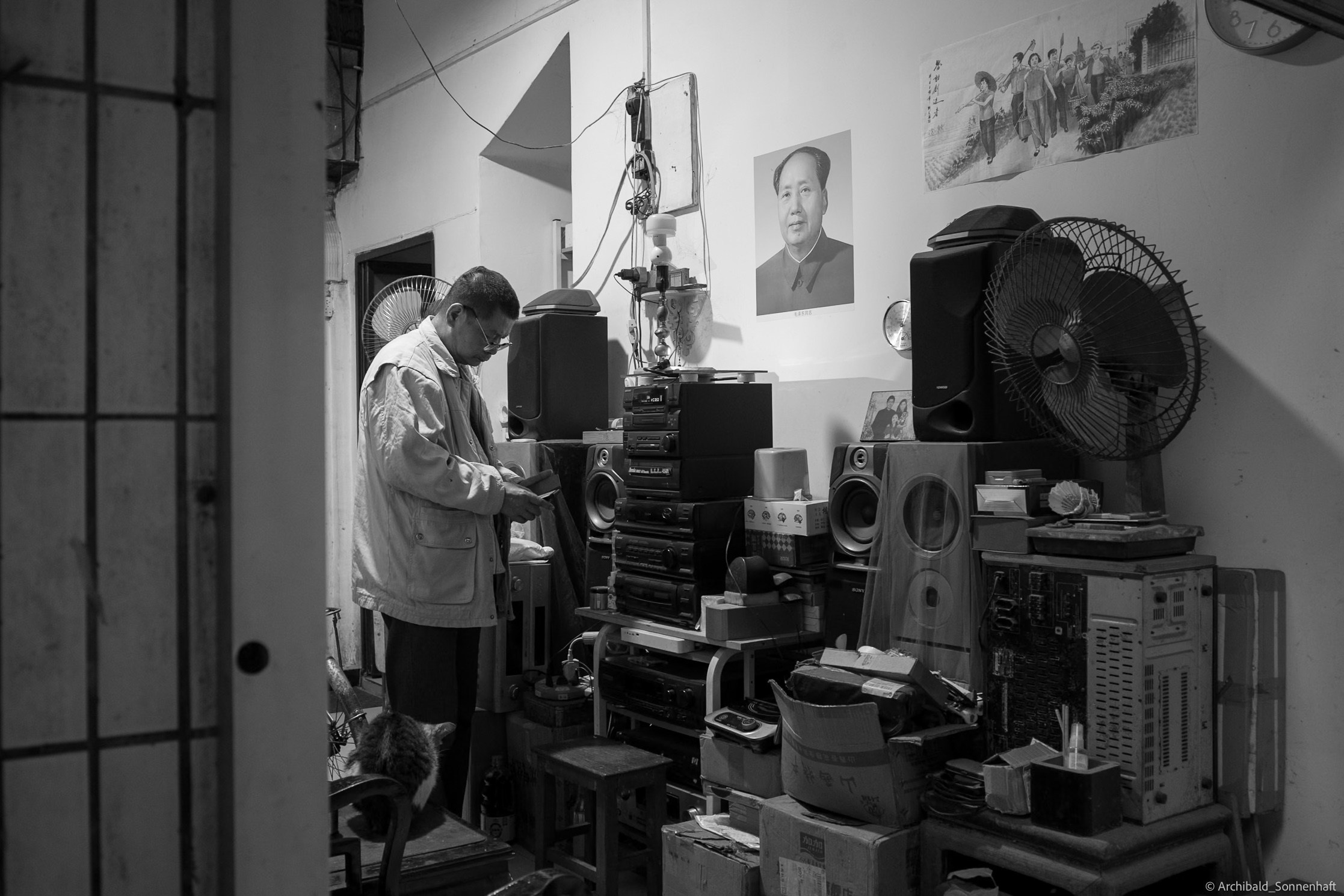 Shipai Urban Village. Photographer in Guangzhou, China. Archibald Sonnenhaft