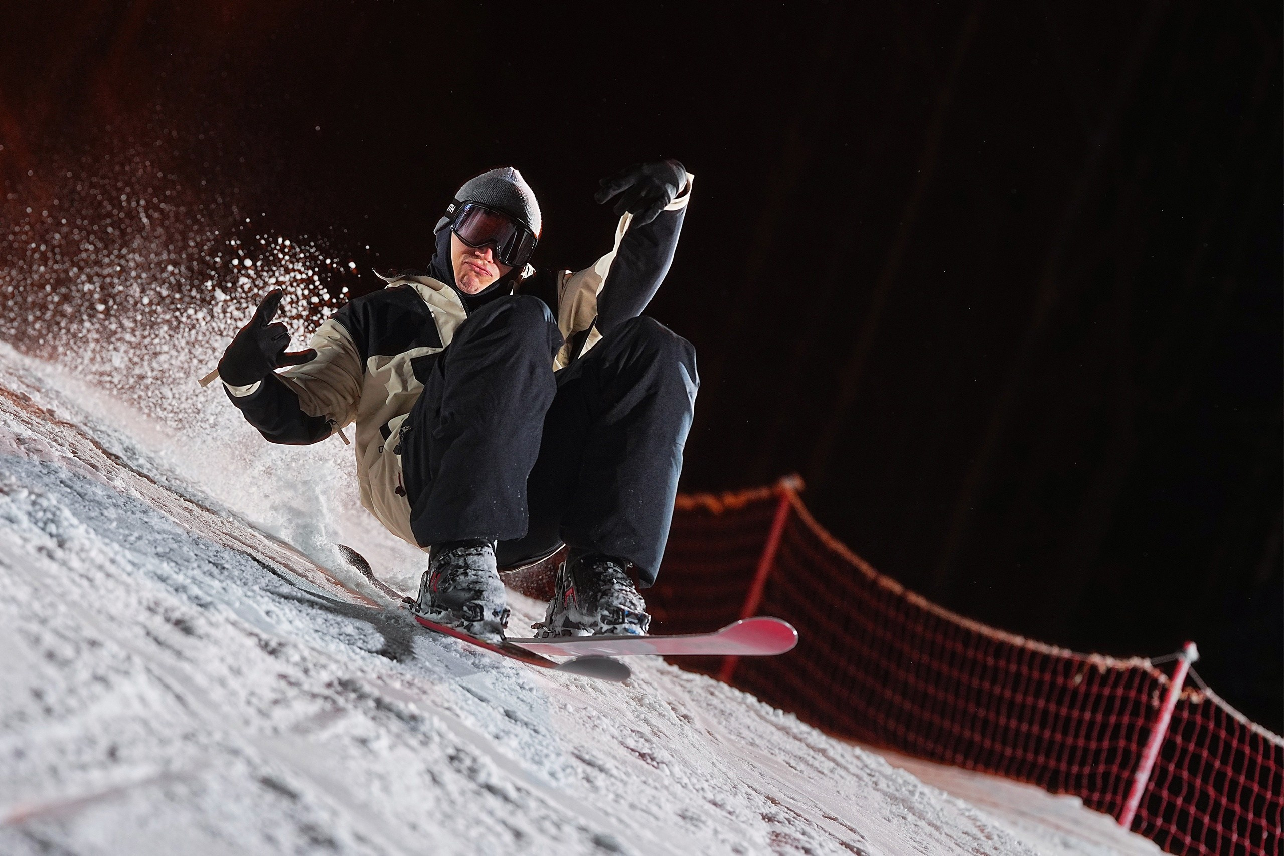 Вечерняя съёмка на склонах с использованием внешних вспышек. Фотограф Студитский Евгений