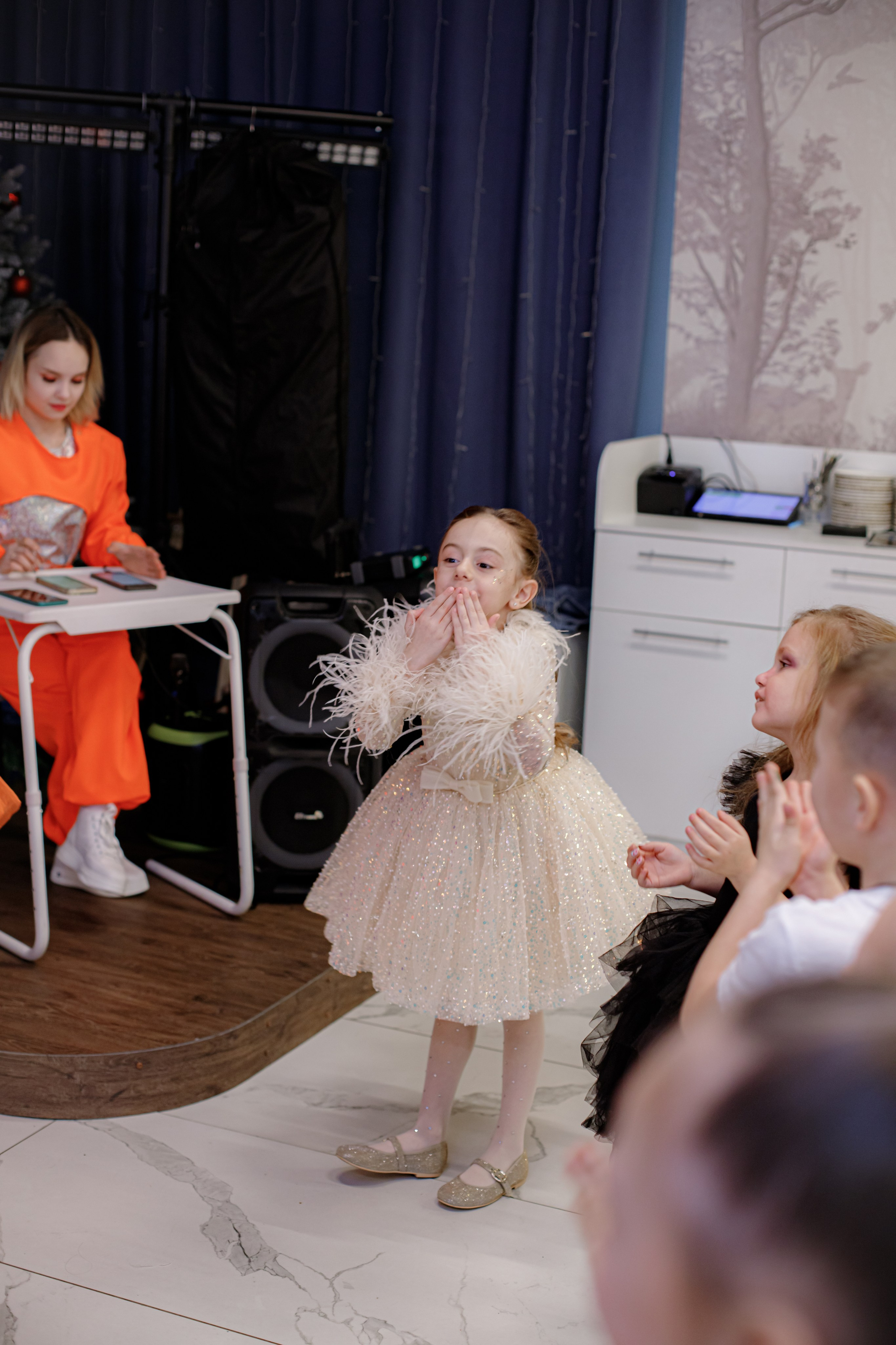 ASIA'S BIRTHDAY PARTY. Photokarish