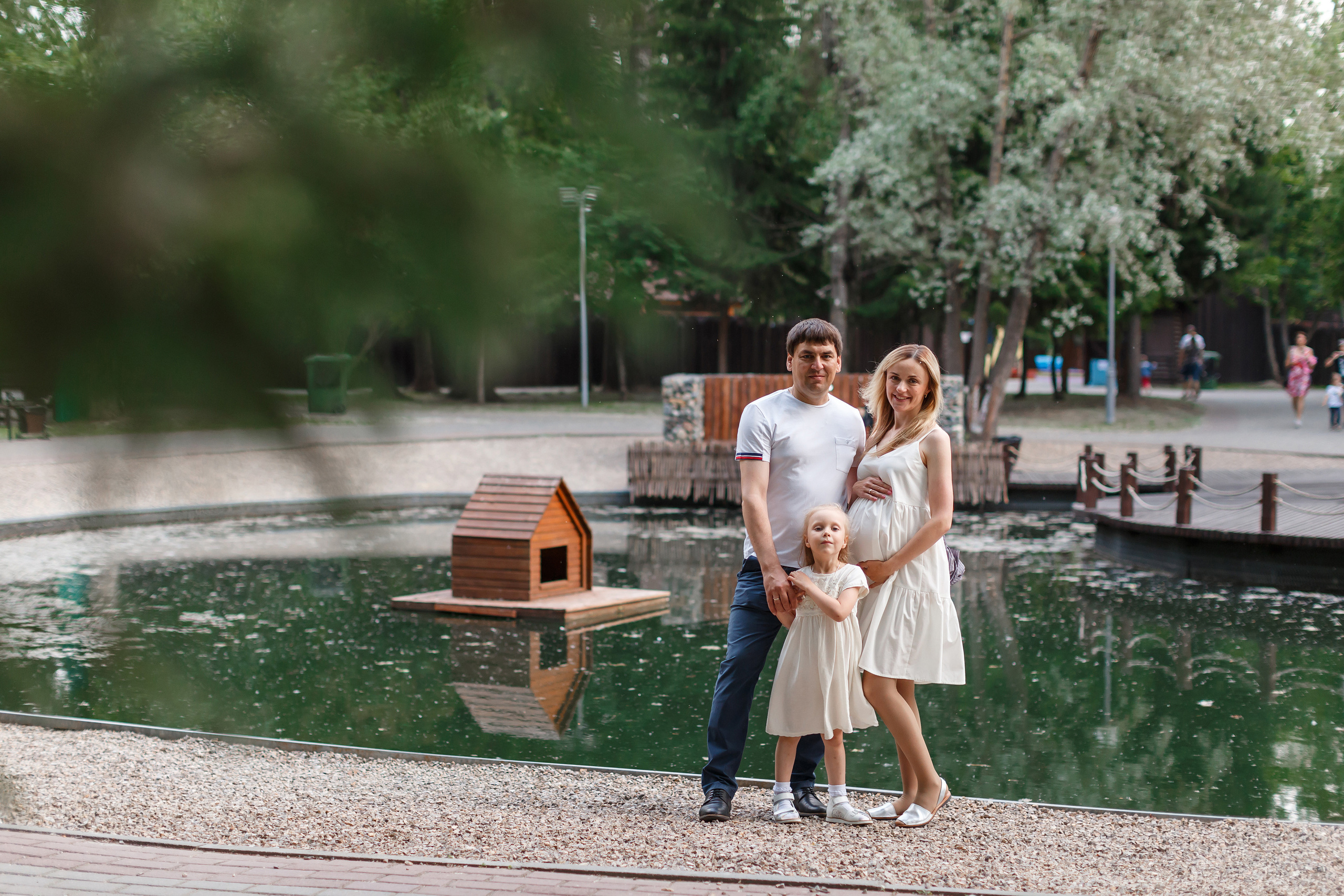 Лера ждёт братика. Прогулка в городском саду. Фотограф в городе Томске. Жданова Олеся