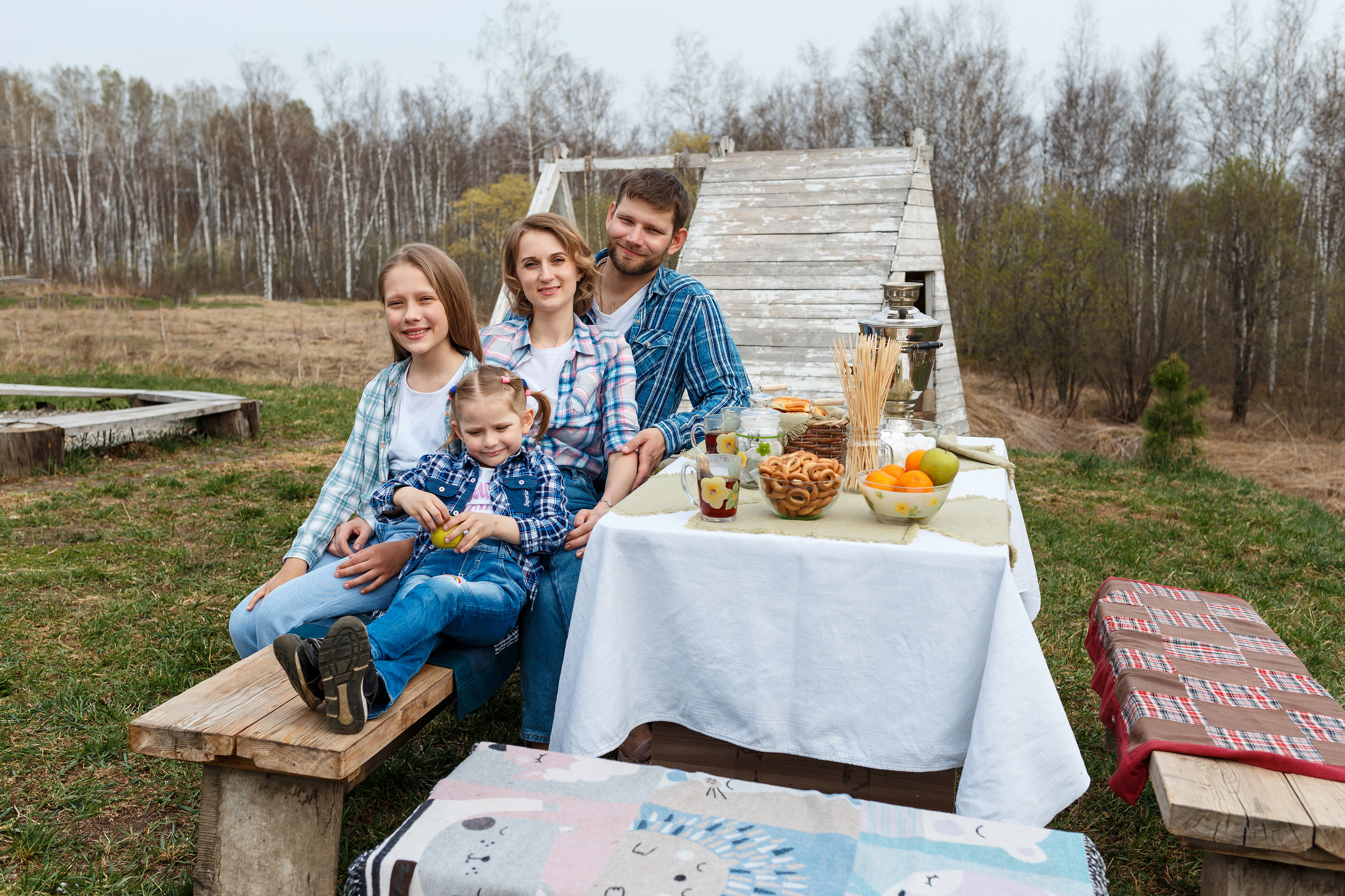 Семья Михайлиных. Тёплый апрель. Фотограф в городе Томске. Жданова Олеся
