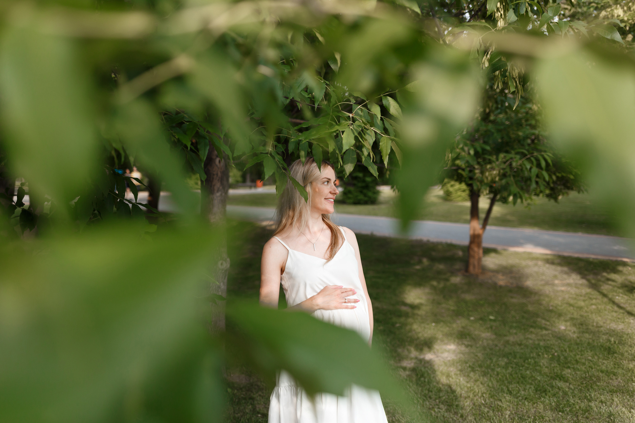 Лера ждёт братика. Прогулка в городском саду. Фотограф в городе Томске. Жданова Олеся