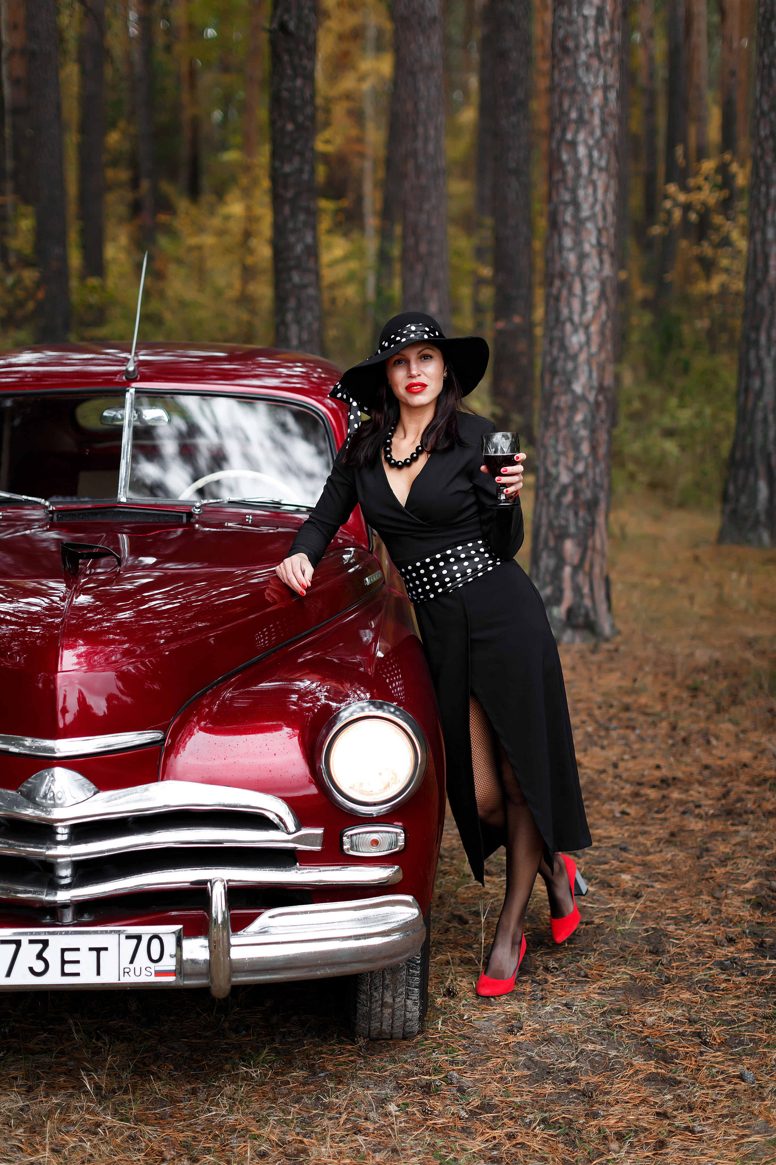 Маша и ретро-мобиль. Фотограф в городе Томске. Жданова Олеся