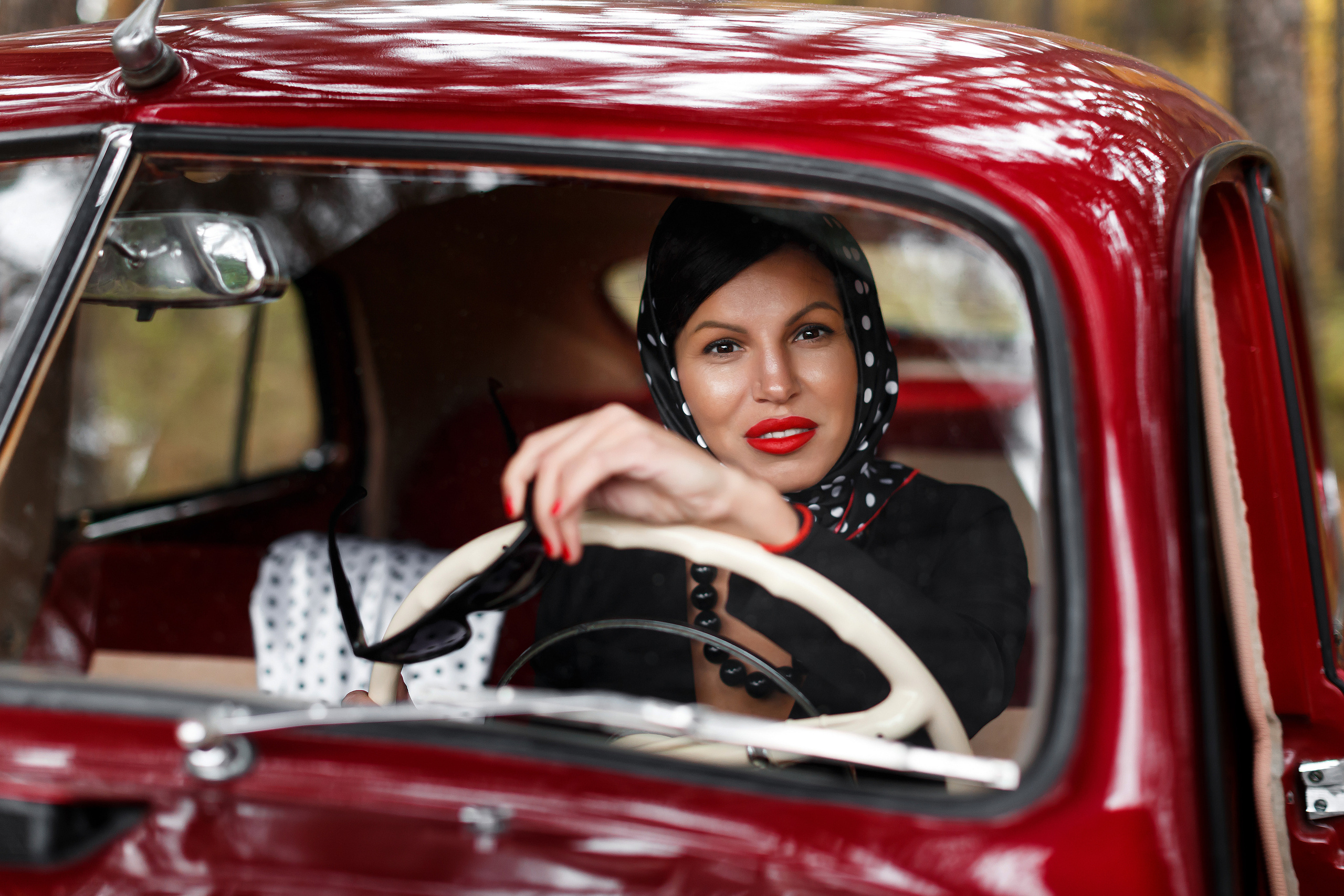 Маша и ретро-мобиль. Фотограф в городе Томске. Жданова Олеся