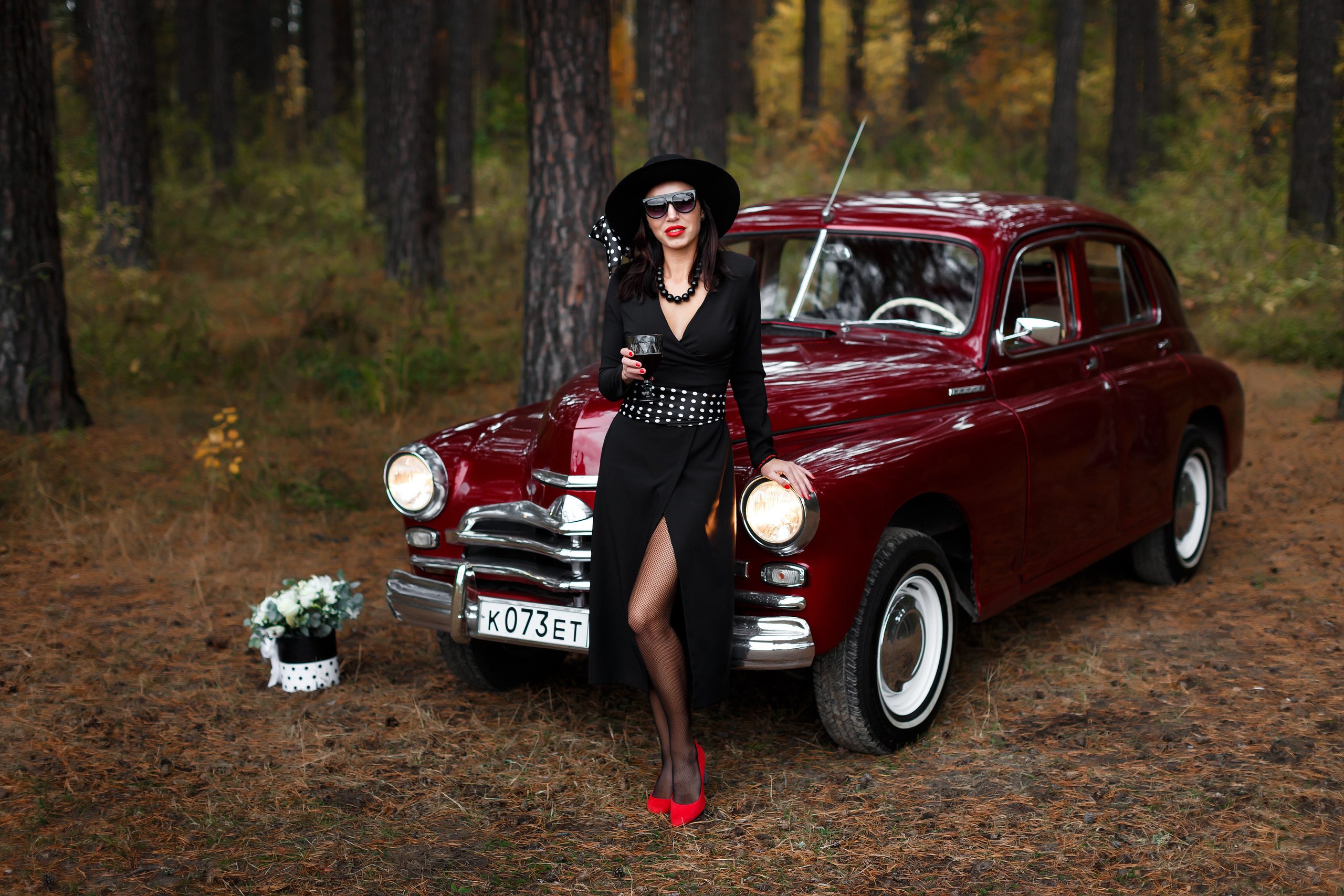 Маша и ретро-мобиль. Фотограф в городе Томске. Жданова Олеся