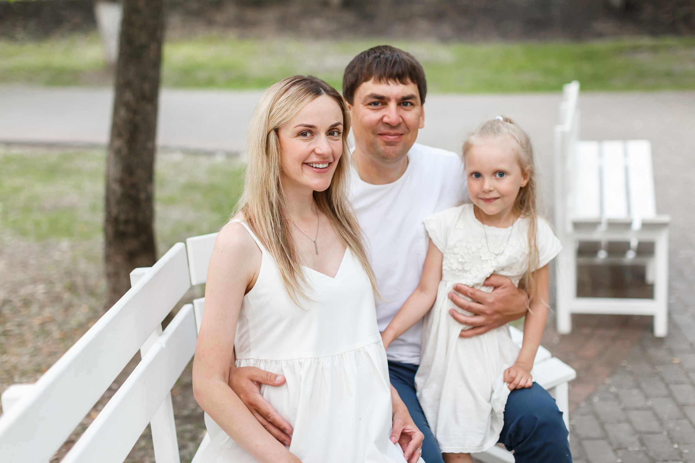Лера ждёт братика. Прогулка в городском саду. Фотограф в городе Томске. Жданова Олеся
