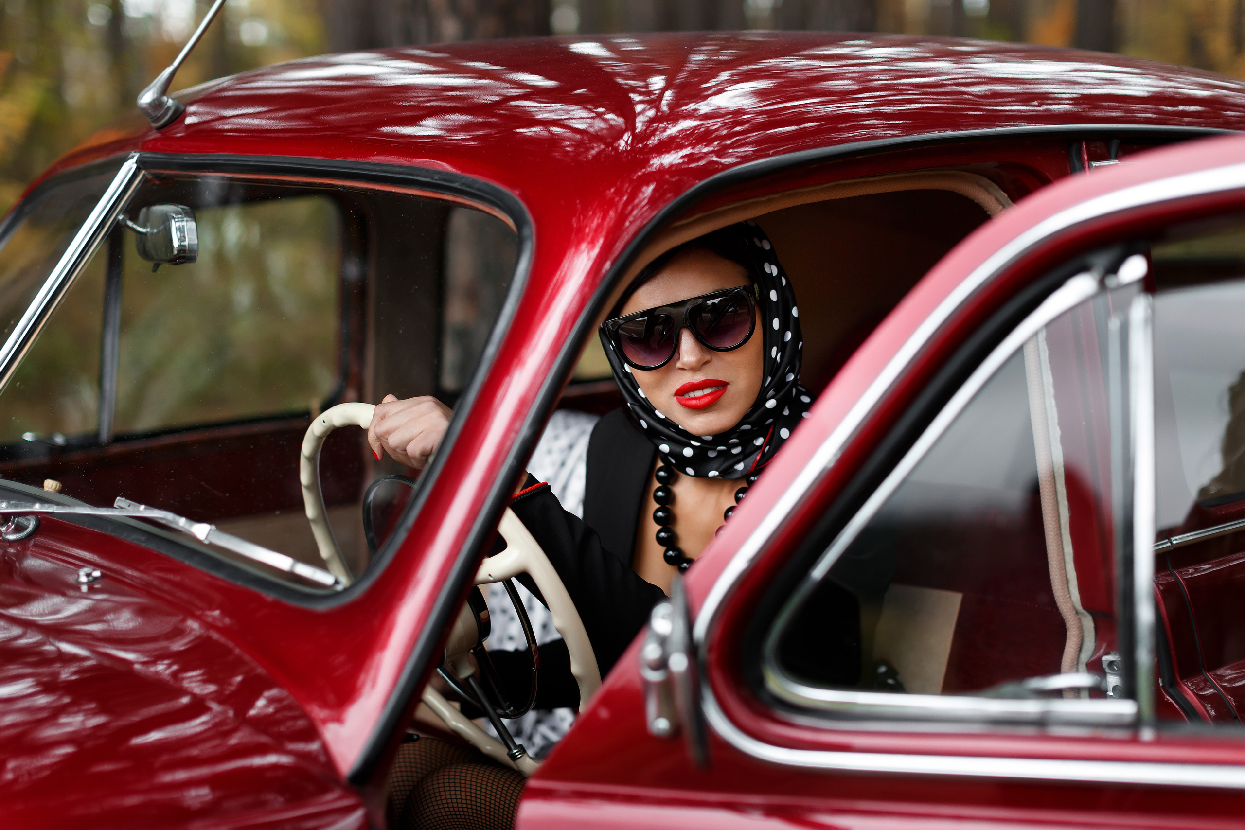 Маша и ретро-мобиль. Фотограф в городе Томске. Жданова Олеся