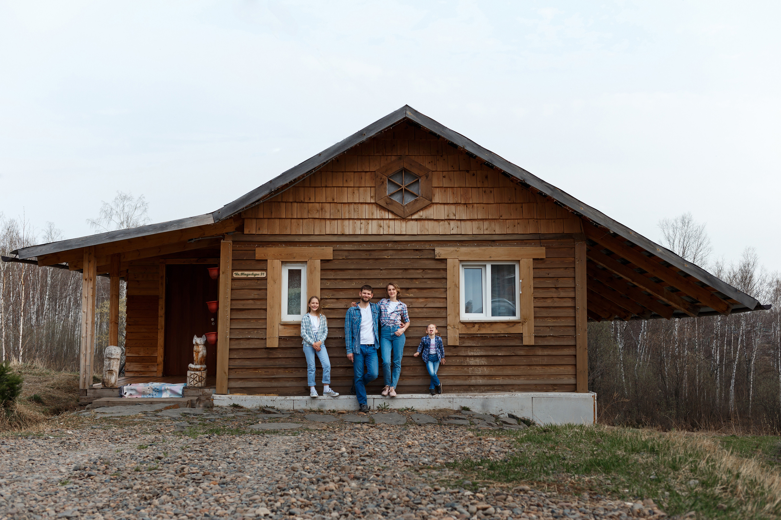 Семья Михайлиных. Тёплый апрель. Фотограф в городе Томске. Жданова Олеся