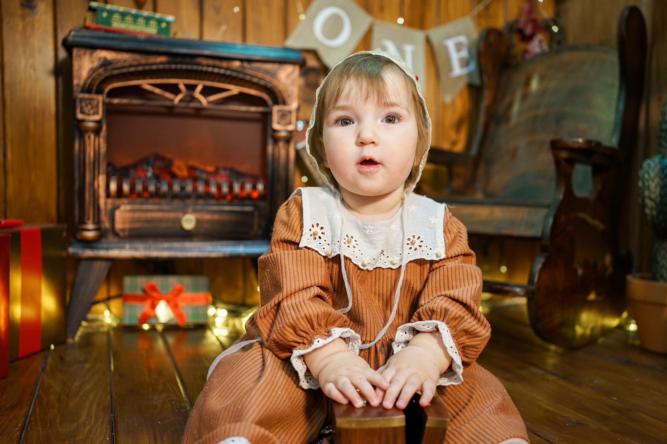 Деревянный Подиум. Детская Фотостудия ГОДОВАСИКИ в Санкт-Петербурге фотосесия на годик