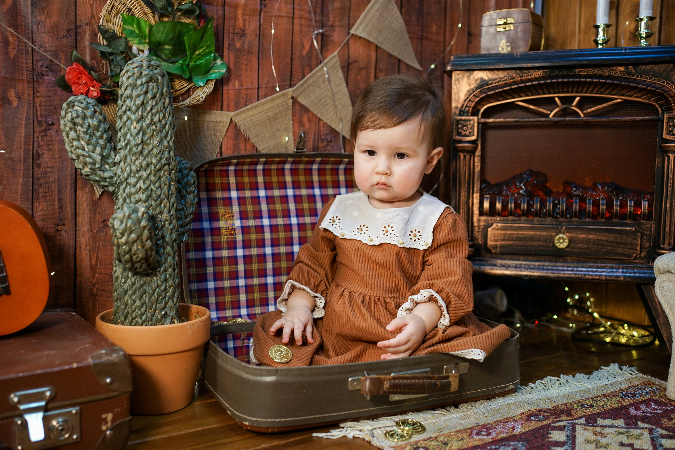 Деревянный Подиум. Детская Фотостудия ГОДОВАСИКИ в Санкт-Петербурге фотосесия на годик