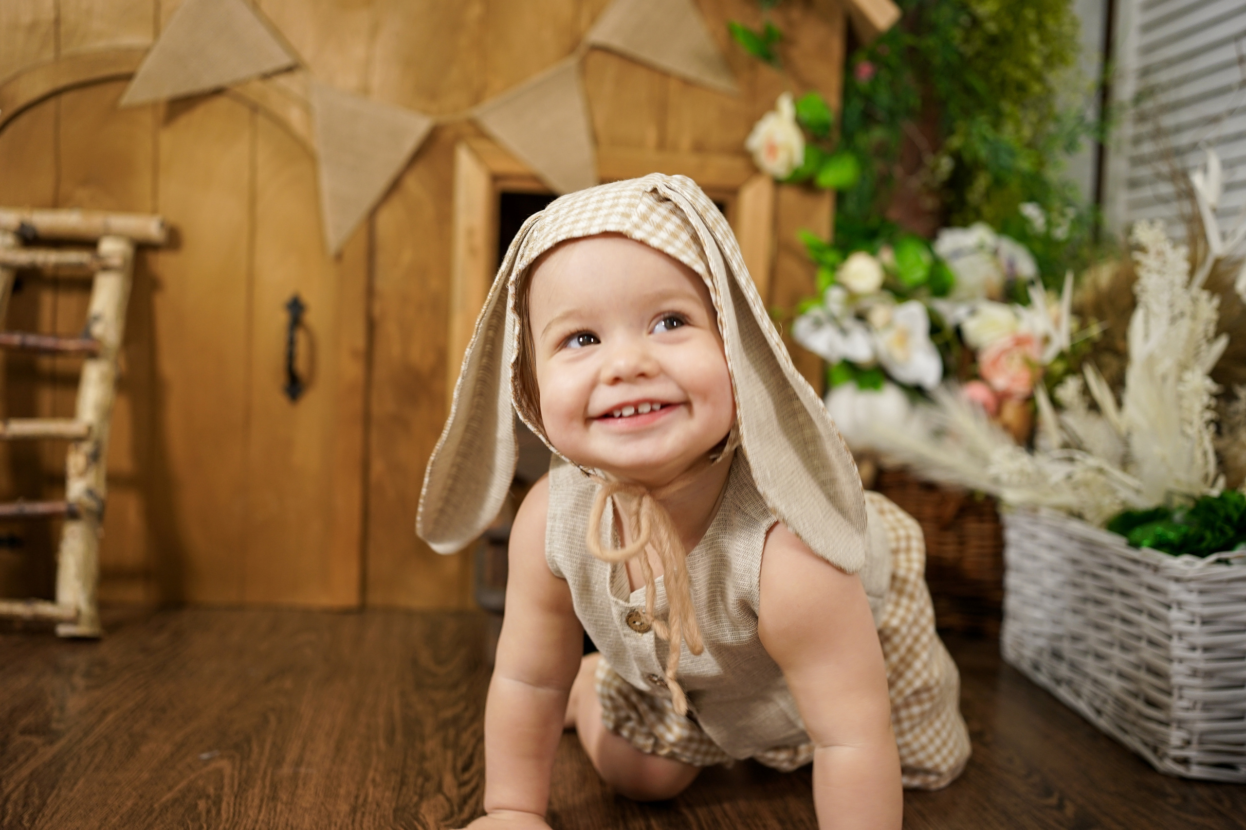 Деревянный Подиум. Детская Фотостудия ГОДОВАСИКИ в Санкт-Петербурге фотосесия на годик