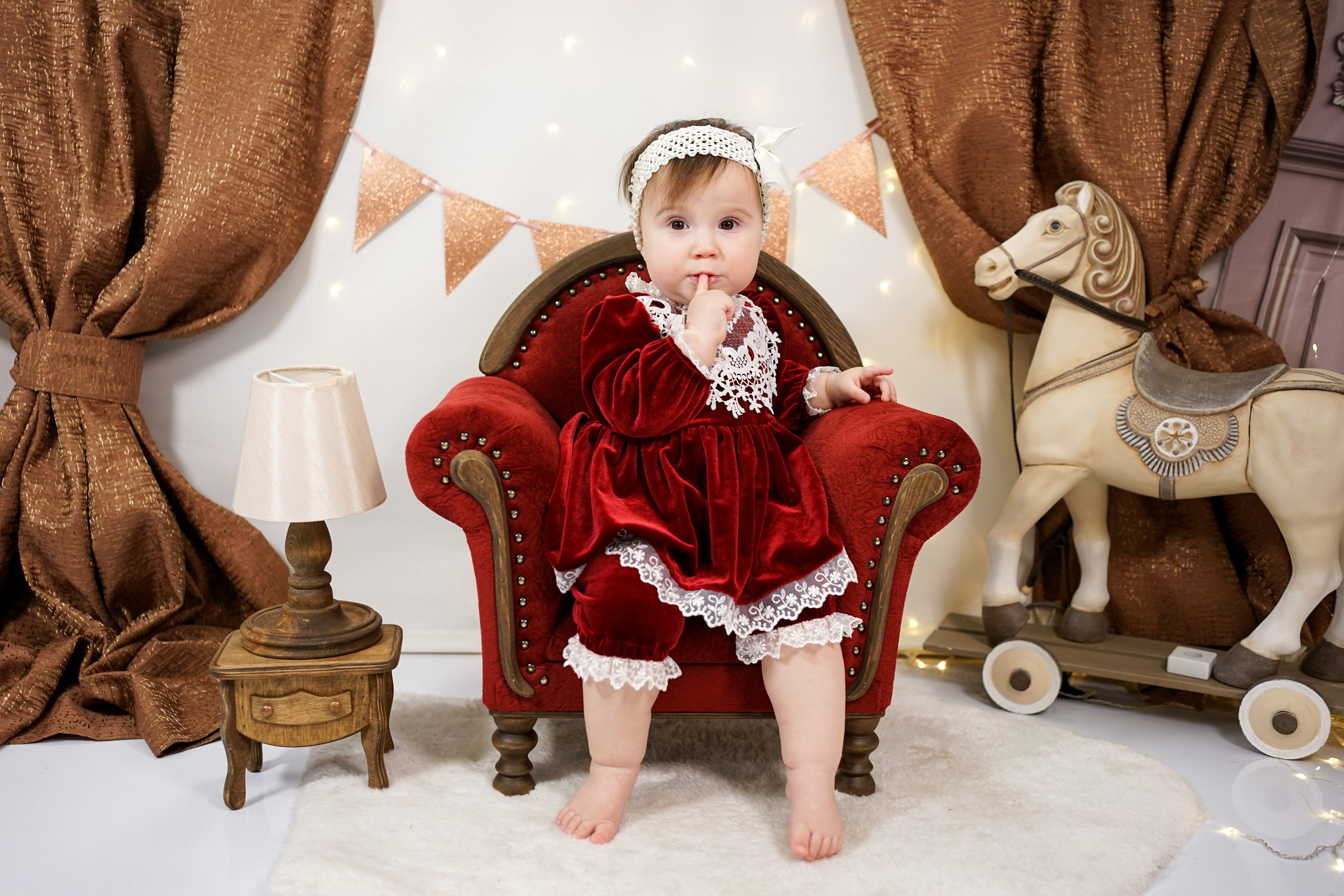 Бордовая зона. Детская Фотостудия ГОДОВАСИКИ в Санкт-Петербурге фотосесия на годик