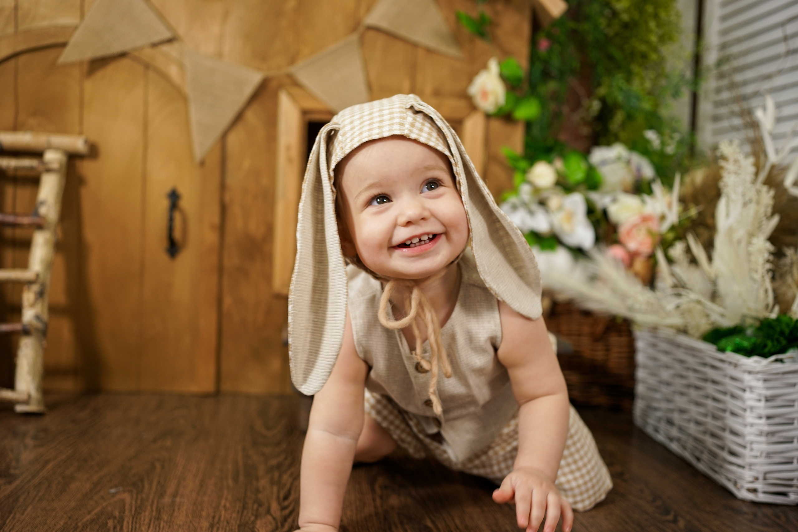 Деревянный Подиум. Детская Фотостудия ГОДОВАСИКИ в Санкт-Петербурге фотосесия на годик