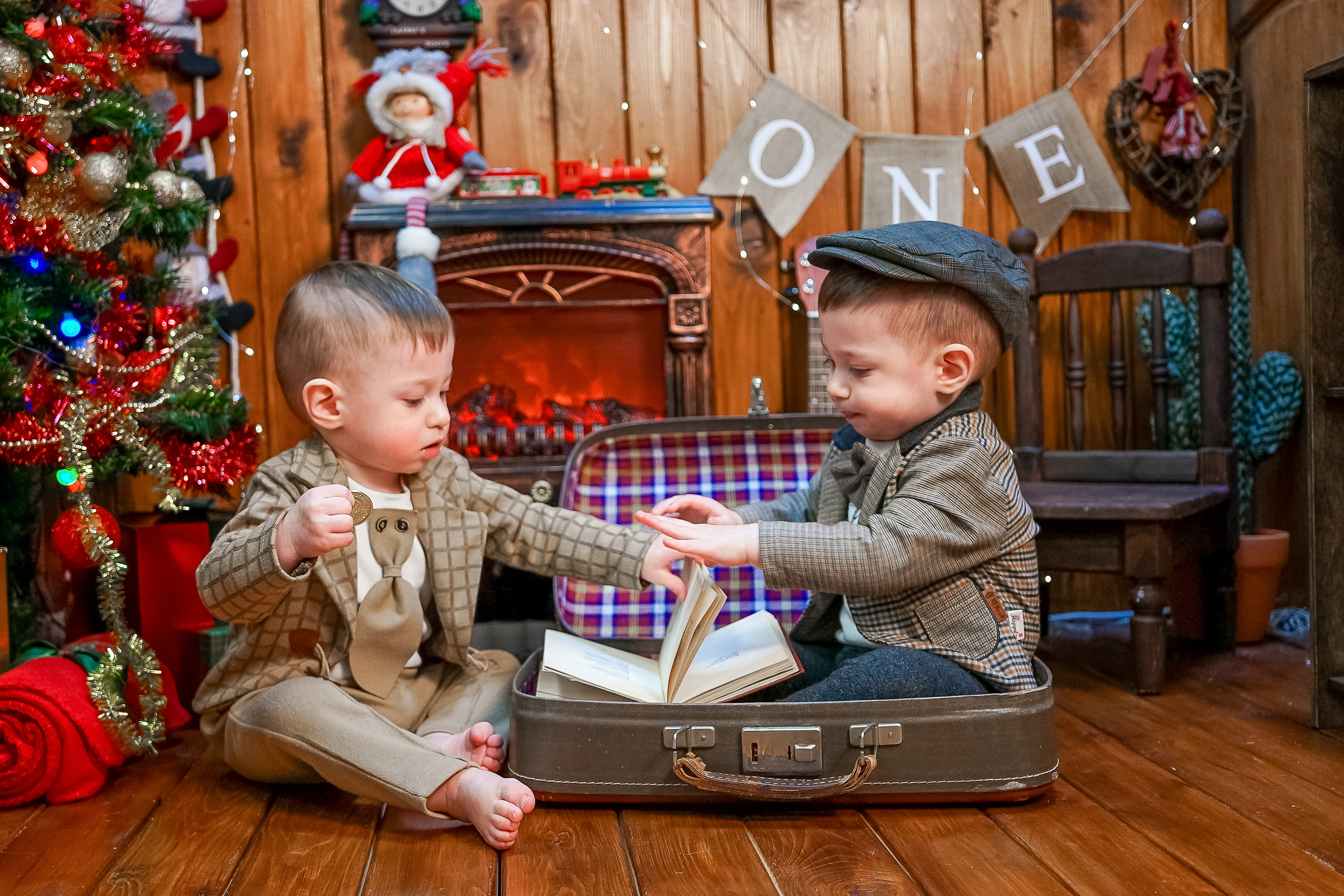 Деревянный Подиум. Детская Фотостудия ГОДОВАСИКИ в Санкт-Петербурге фотосесия на годик