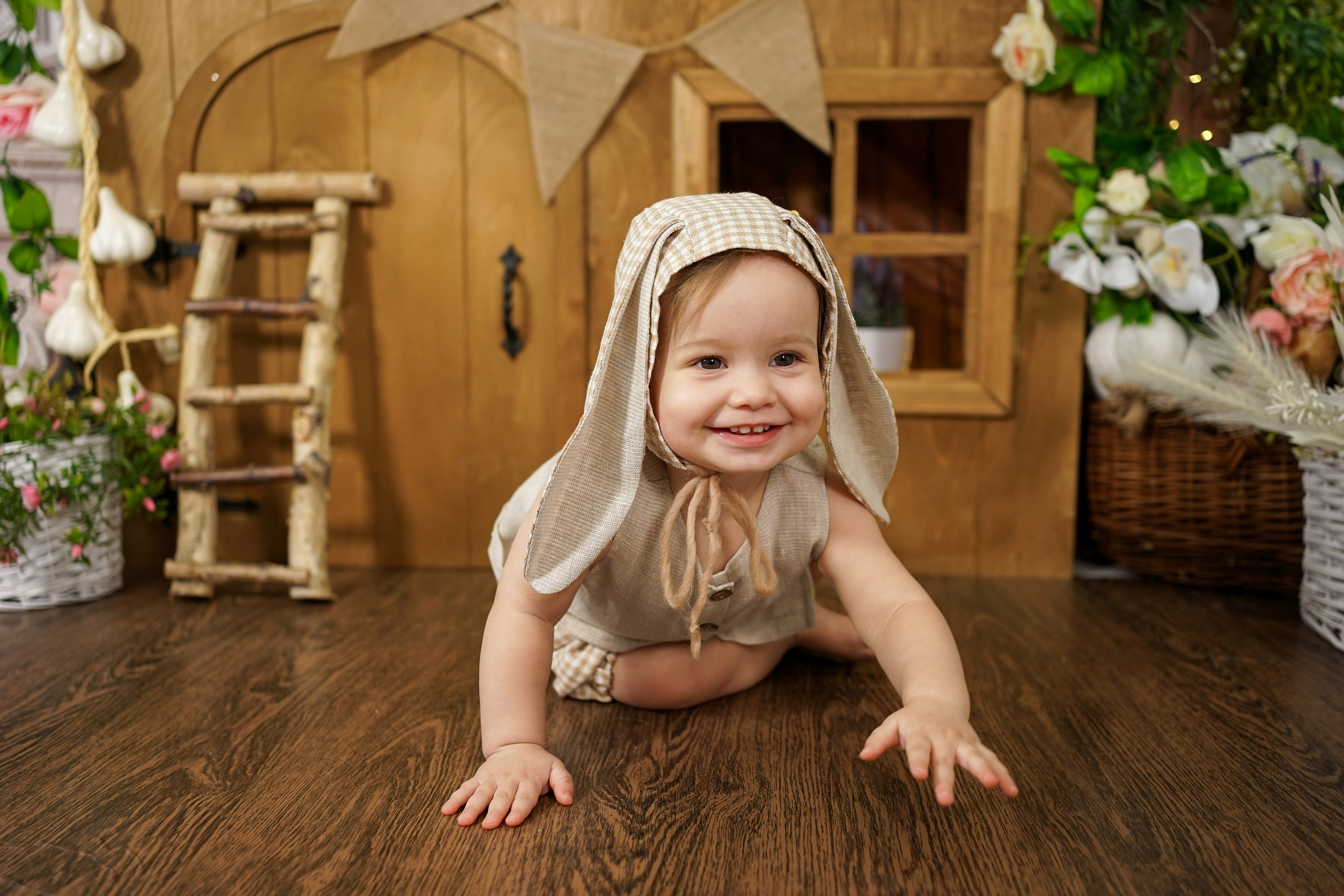 Деревянный Подиум. Детская Фотостудия ГОДОВАСИКИ в Санкт-Петербурге фотосесия на годик
