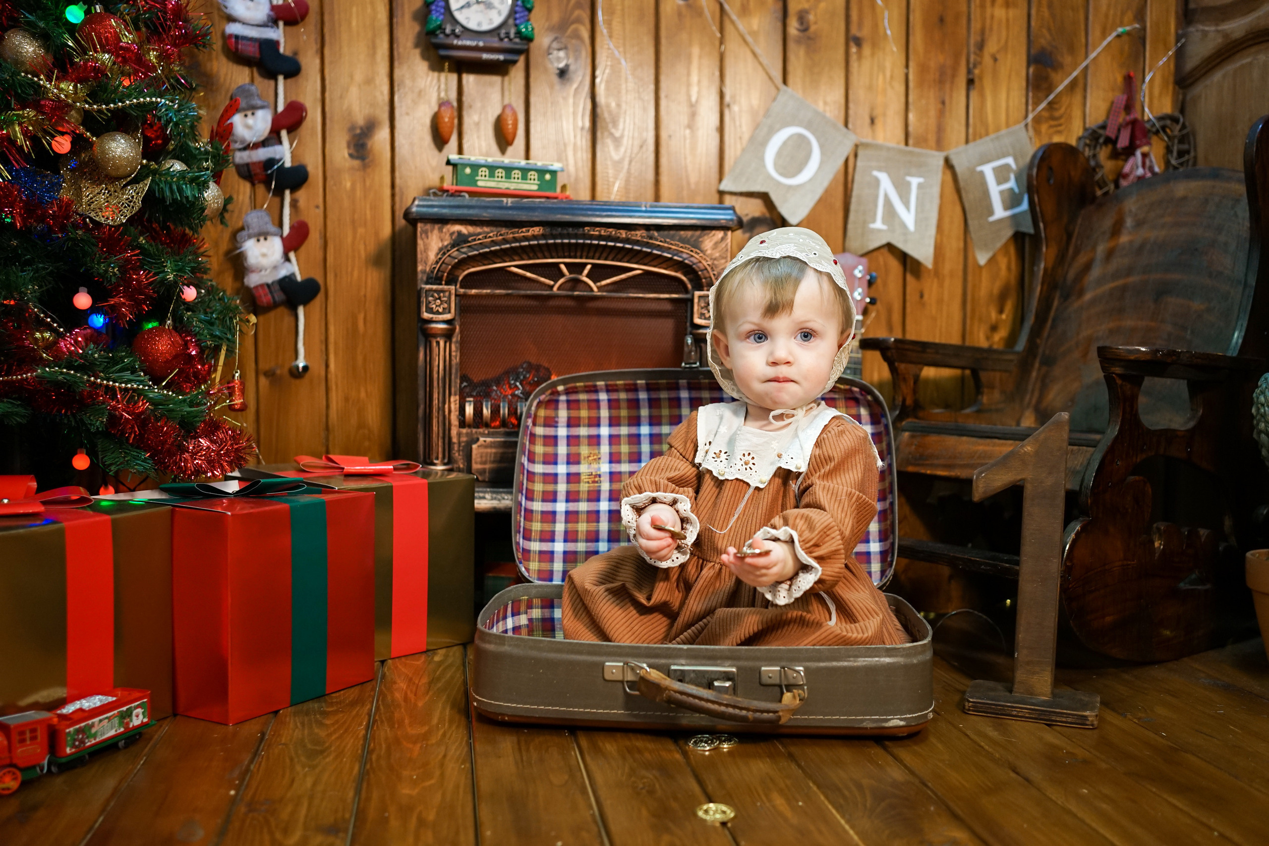 Деревянный Подиум. Детская Фотостудия ГОДОВАСИКИ в Санкт-Петербурге фотосесия на годик