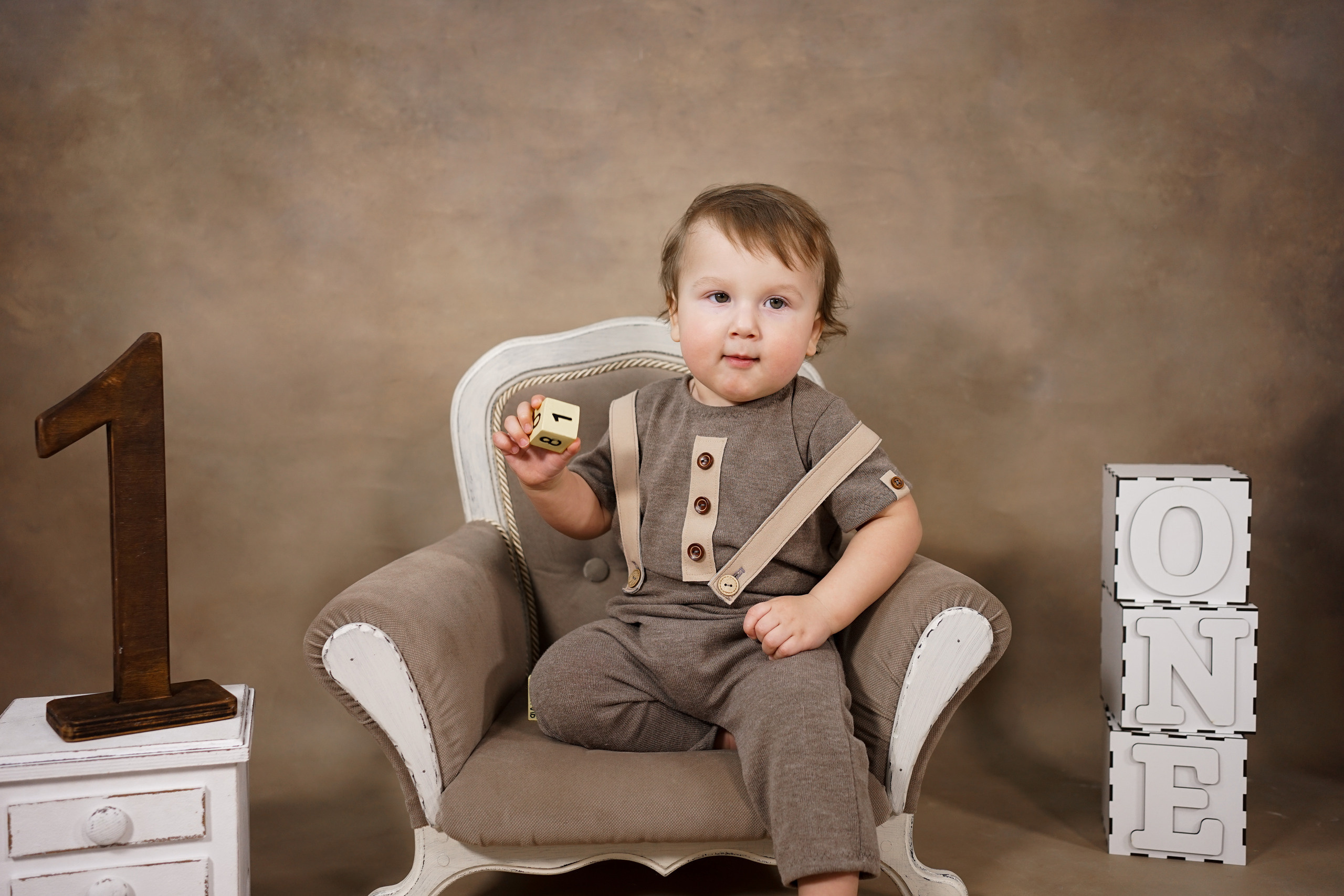 Фотозоны на ХОЛСТЕ. Детская Фотостудия ГОДОВАСИКИ в Санкт-Петербурге фотосесия на годик