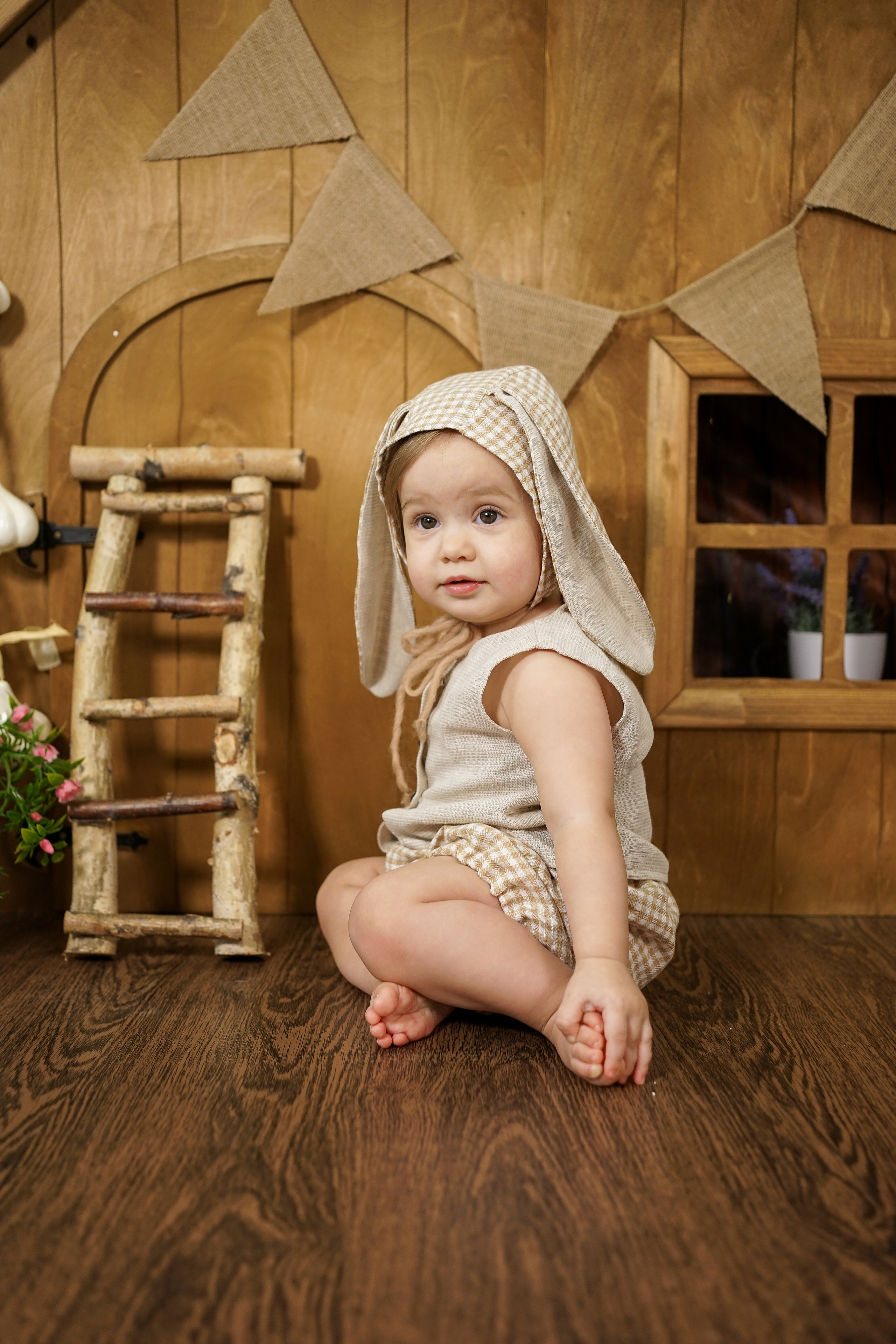 Деревянный Подиум. Детская Фотостудия ГОДОВАСИКИ в Санкт-Петербурге фотосесия на годик