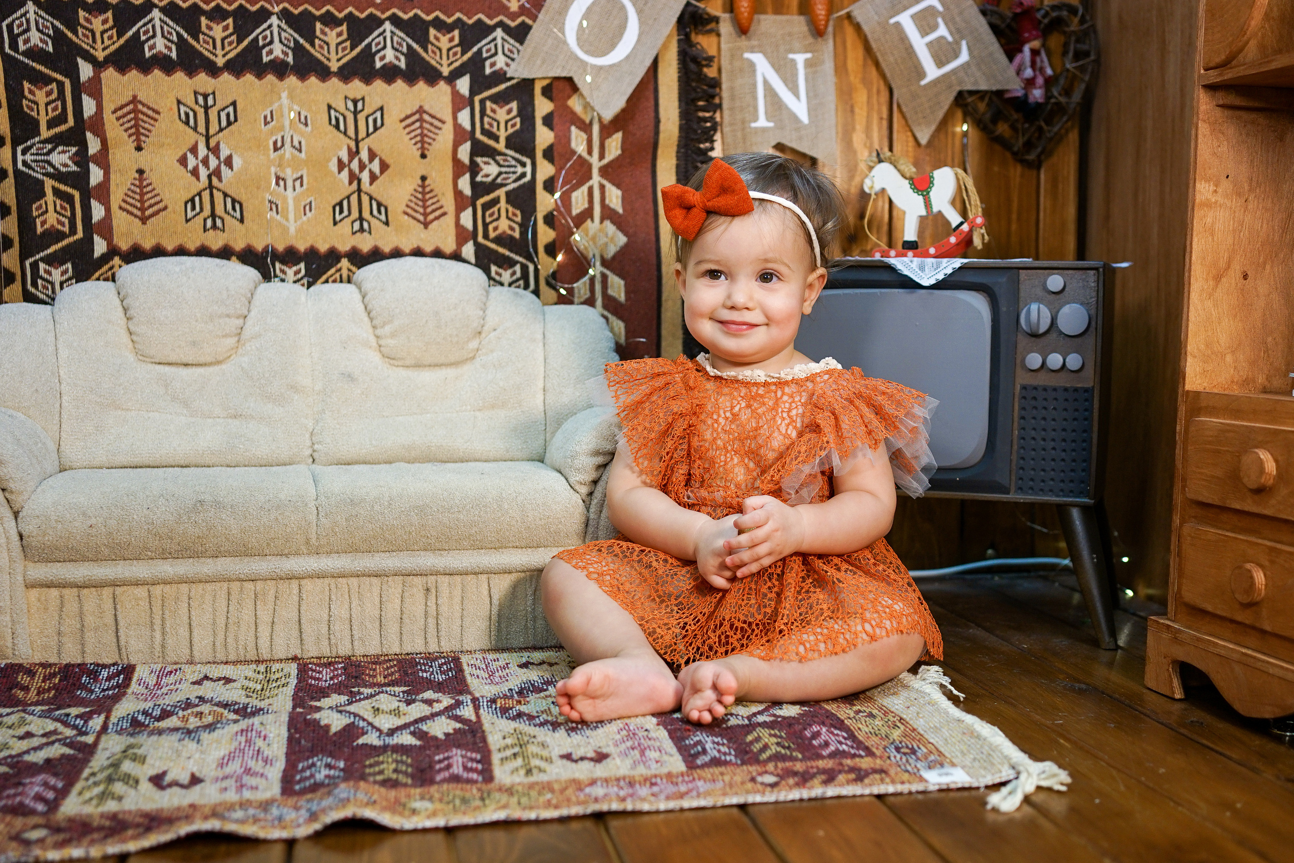 Деревянный Подиум. Детская Фотостудия ГОДОВАСИКИ в Санкт-Петербурге фотосесия на годик