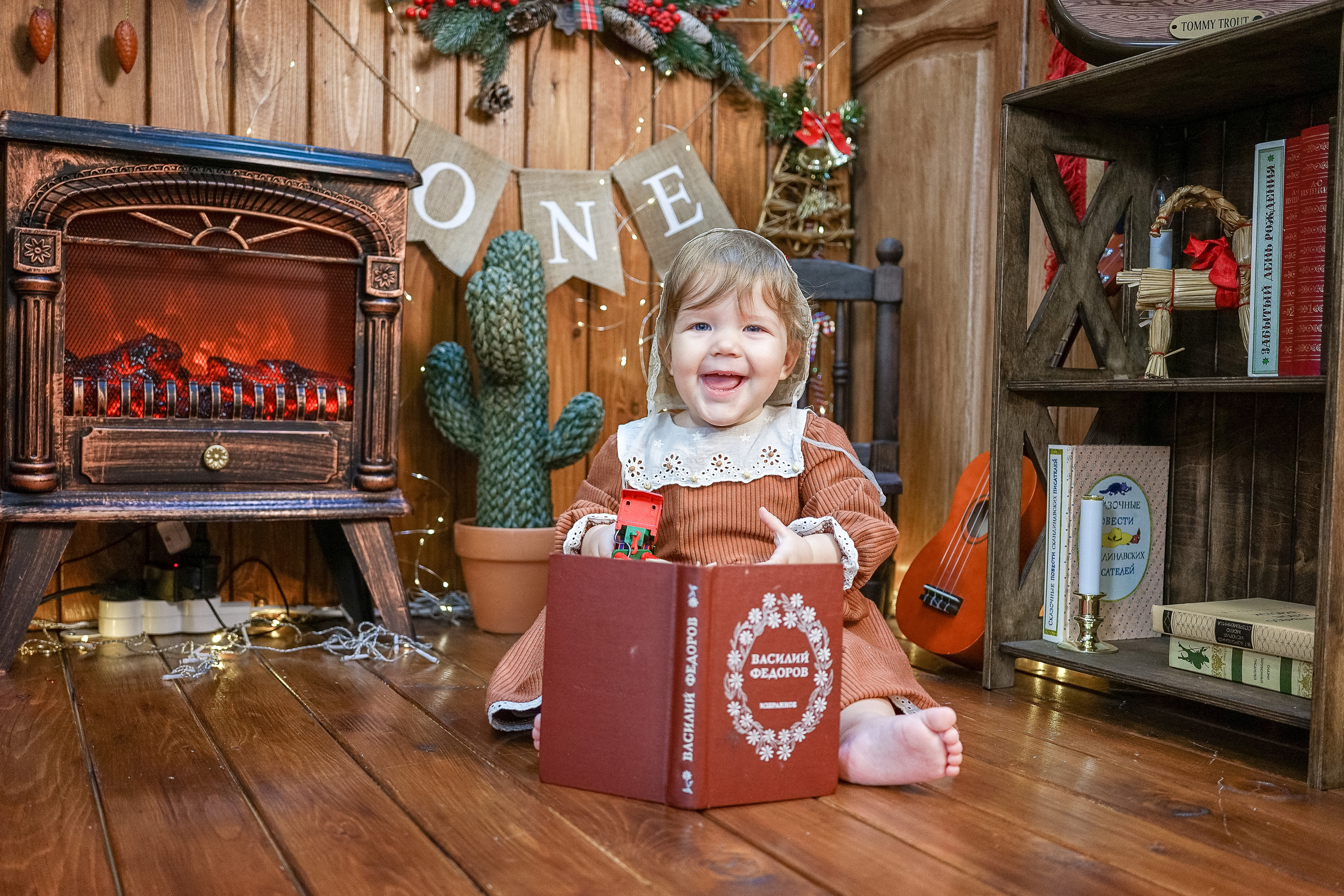 Деревянный Подиум. Детская Фотостудия ГОДОВАСИКИ в Санкт-Петербурге фотосесия на годик