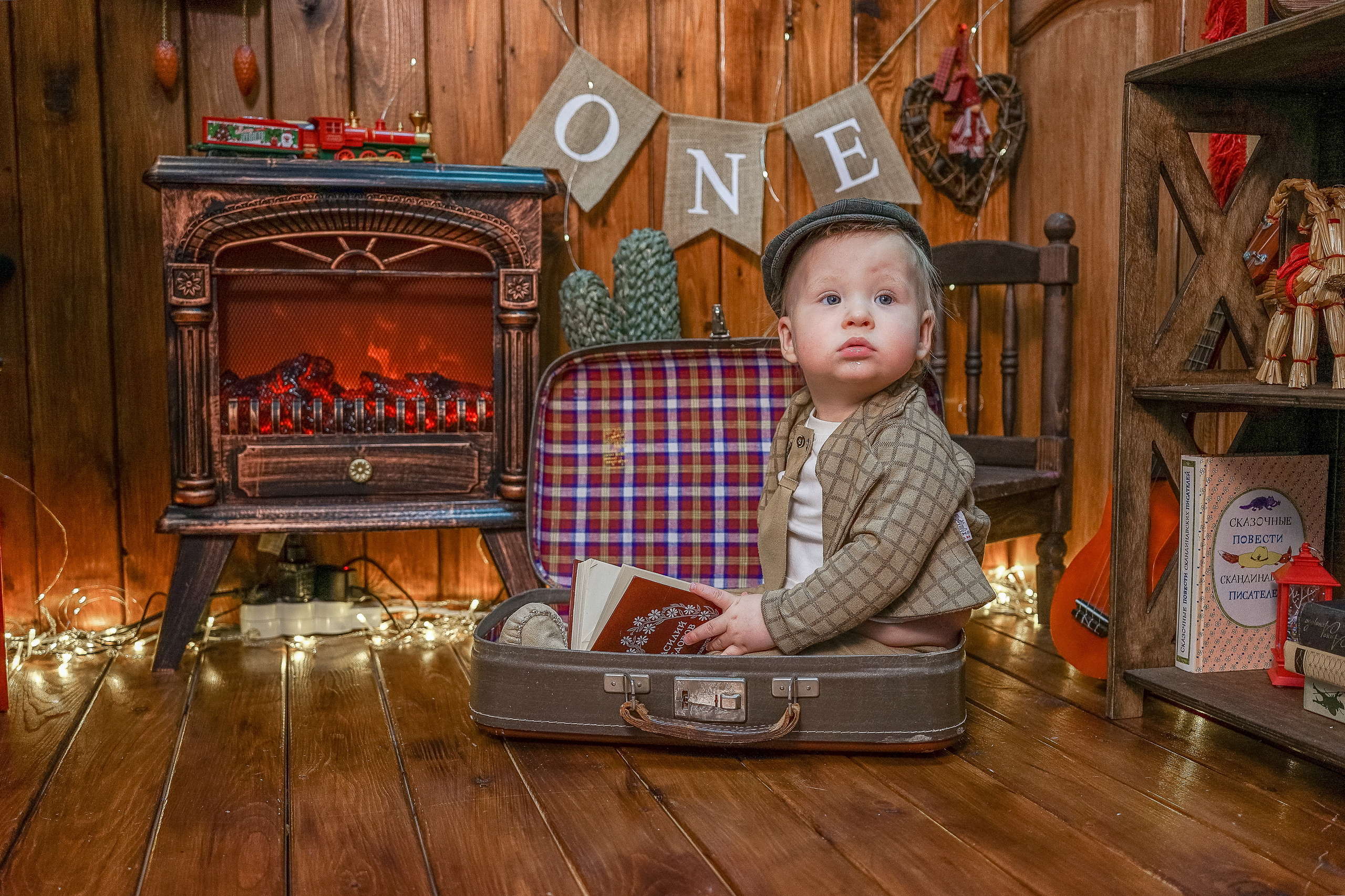 Деревянный Подиум. Детская Фотостудия ГОДОВАСИКИ в Санкт-Петербурге фотосесия на годик