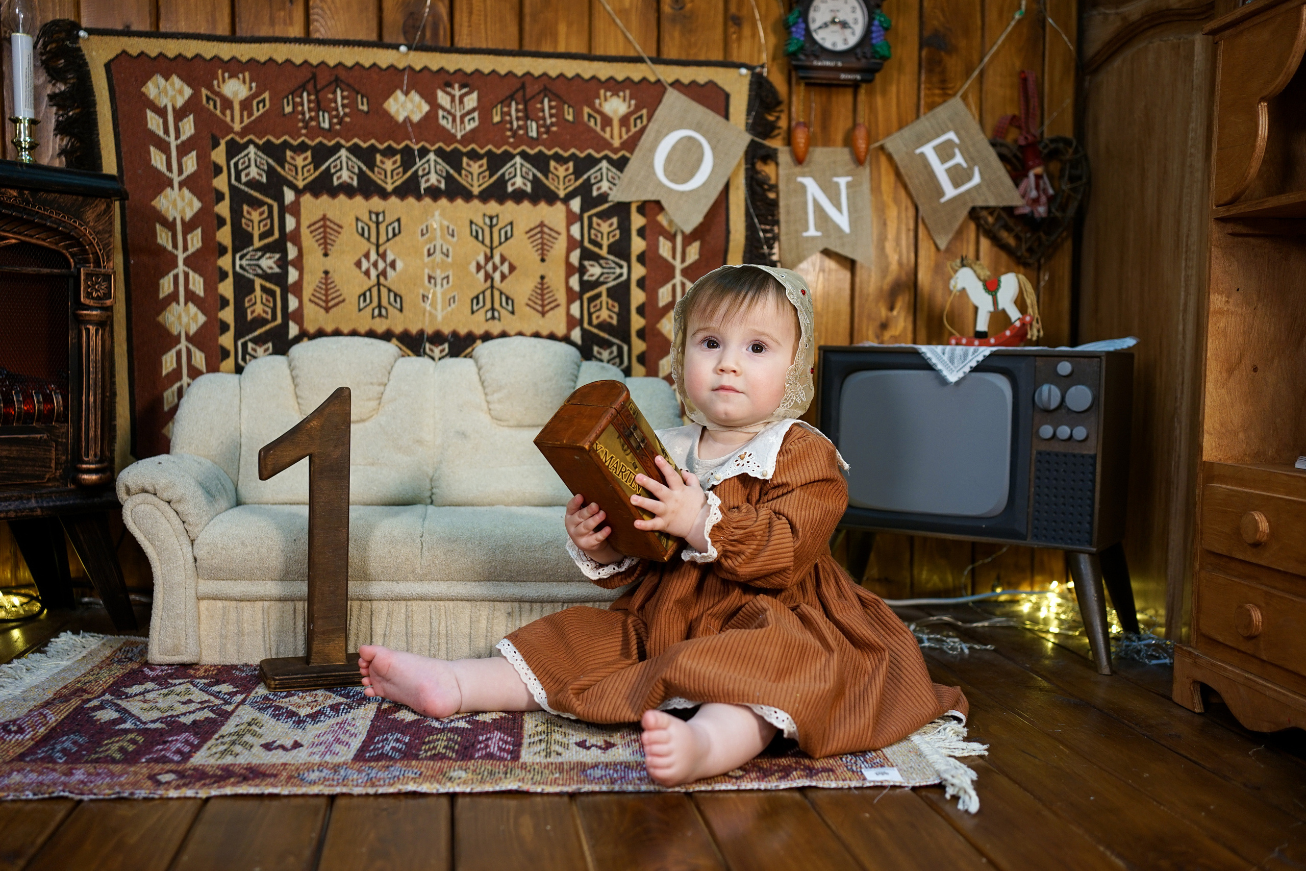 Деревянный Подиум. Детская Фотостудия ГОДОВАСИКИ в Санкт-Петербурге фотосесия на годик