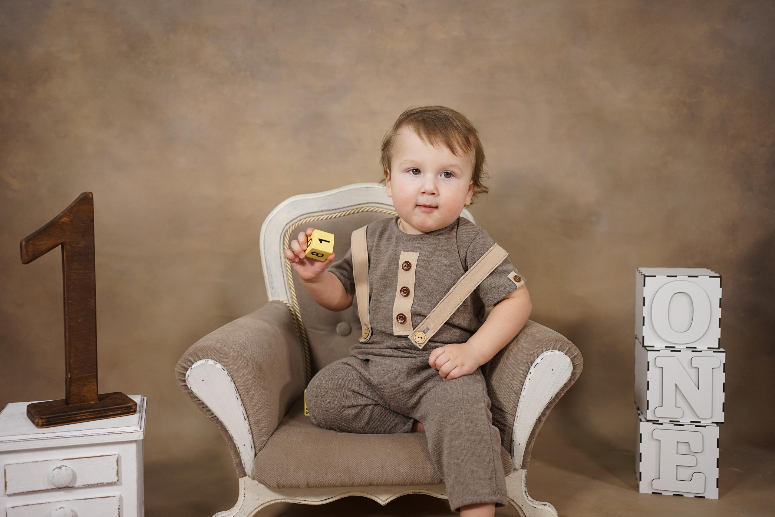 Фотозоны на ХОЛСТЕ. Детская Фотостудия ГОДОВАСИКИ в Санкт-Петербурге фотосесия на годик