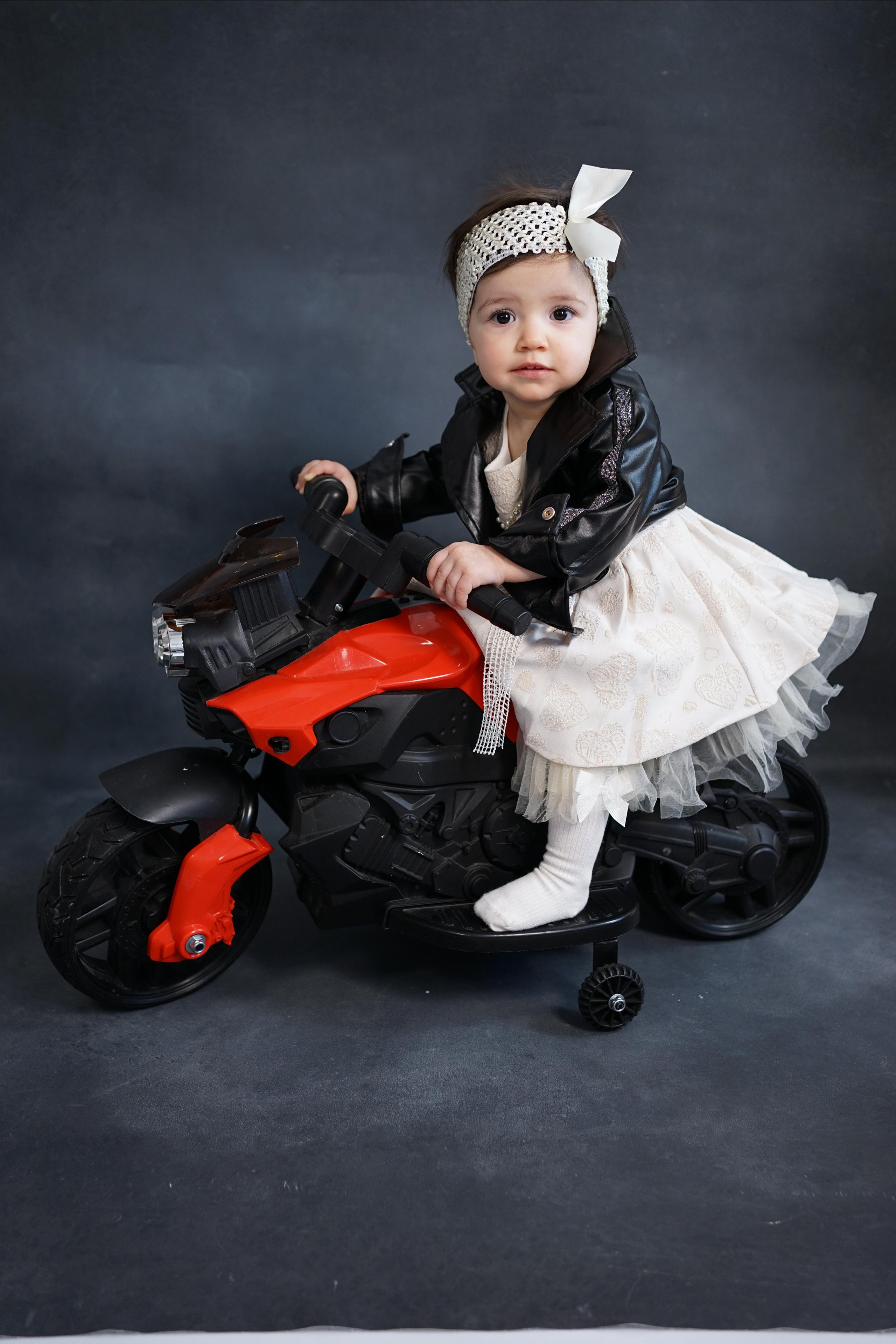 Фотозоны на ХОЛСТЕ. Детская Фотостудия ГОДОВАСИКИ в Санкт-Петербурге фотосесия на годик