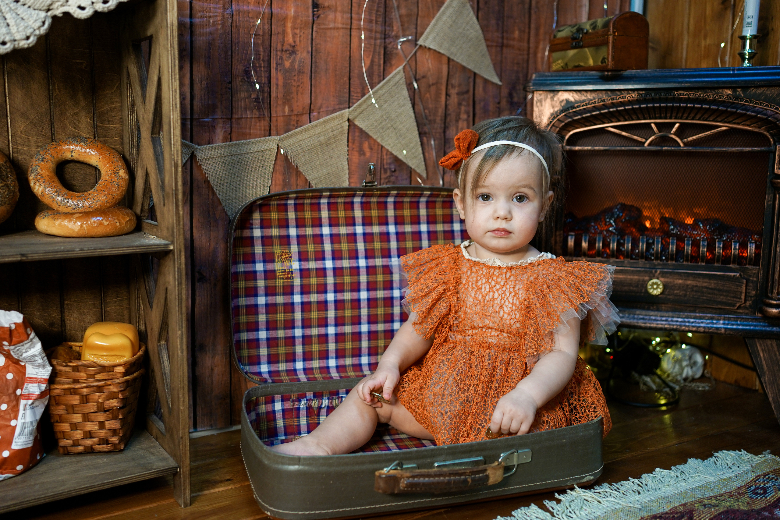 Деревянный Подиум. Детская Фотостудия ГОДОВАСИКИ в Санкт-Петербурге фотосесия на годик