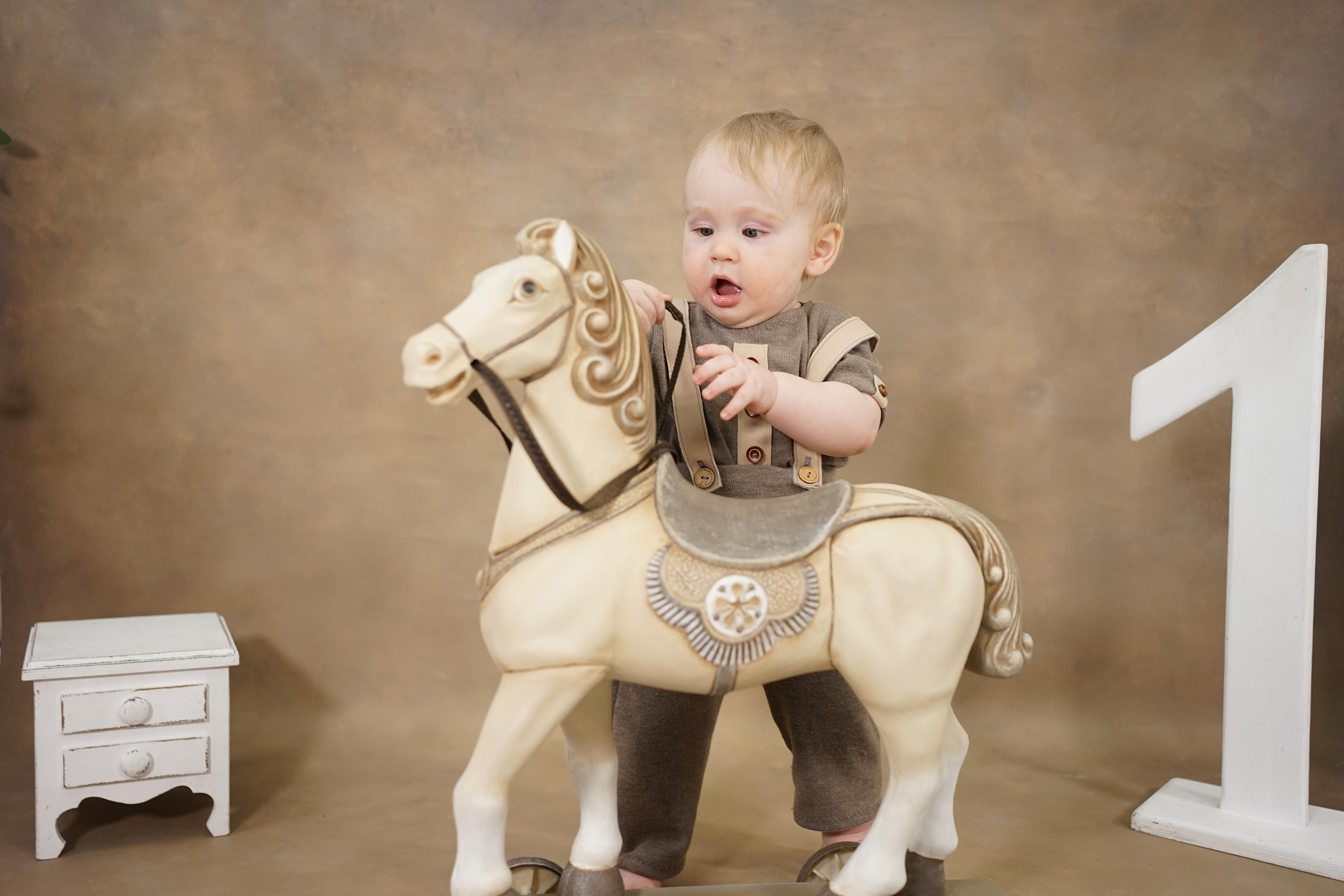 Фотозоны на ХОЛСТЕ. Детская Фотостудия ГОДОВАСИКИ в Санкт-Петербурге фотосесия на годик