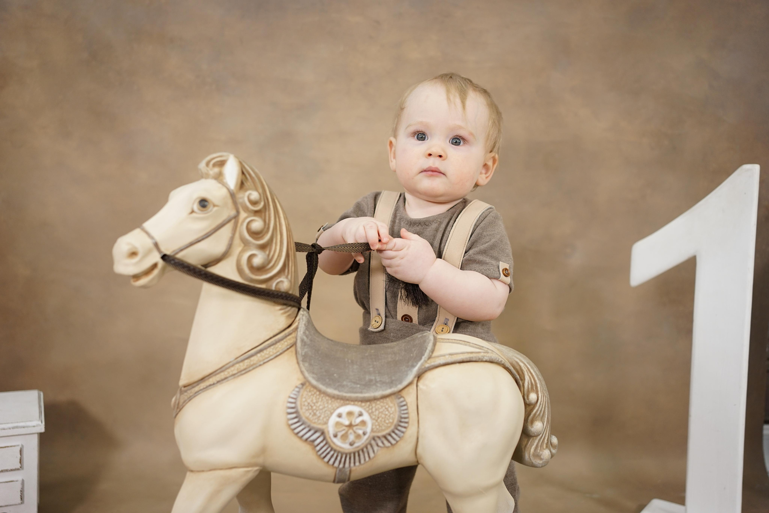 Фотозоны на ХОЛСТЕ. Детская Фотостудия ГОДОВАСИКИ в Санкт-Петербурге фотосесия на годик