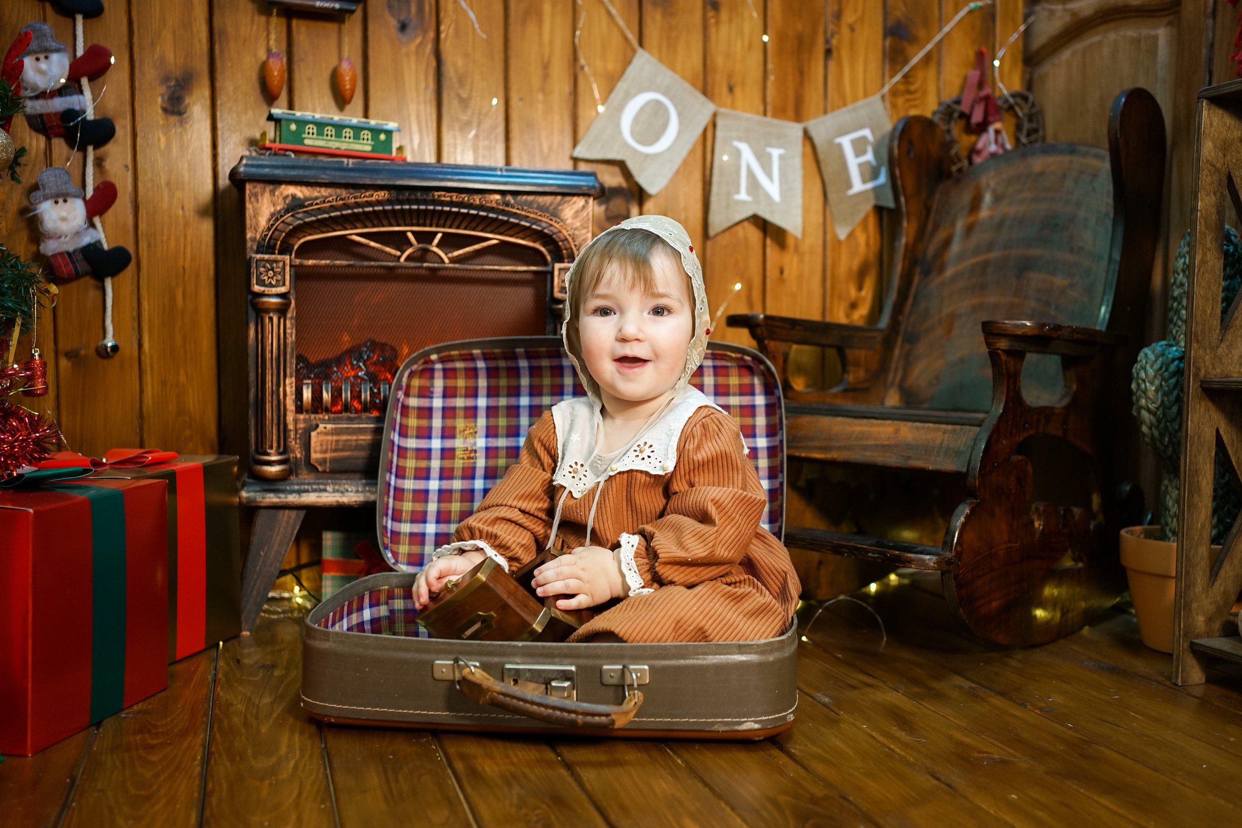 Деревянный Подиум. Детская Фотостудия ГОДОВАСИКИ в Санкт-Петербурге фотосесия на годик