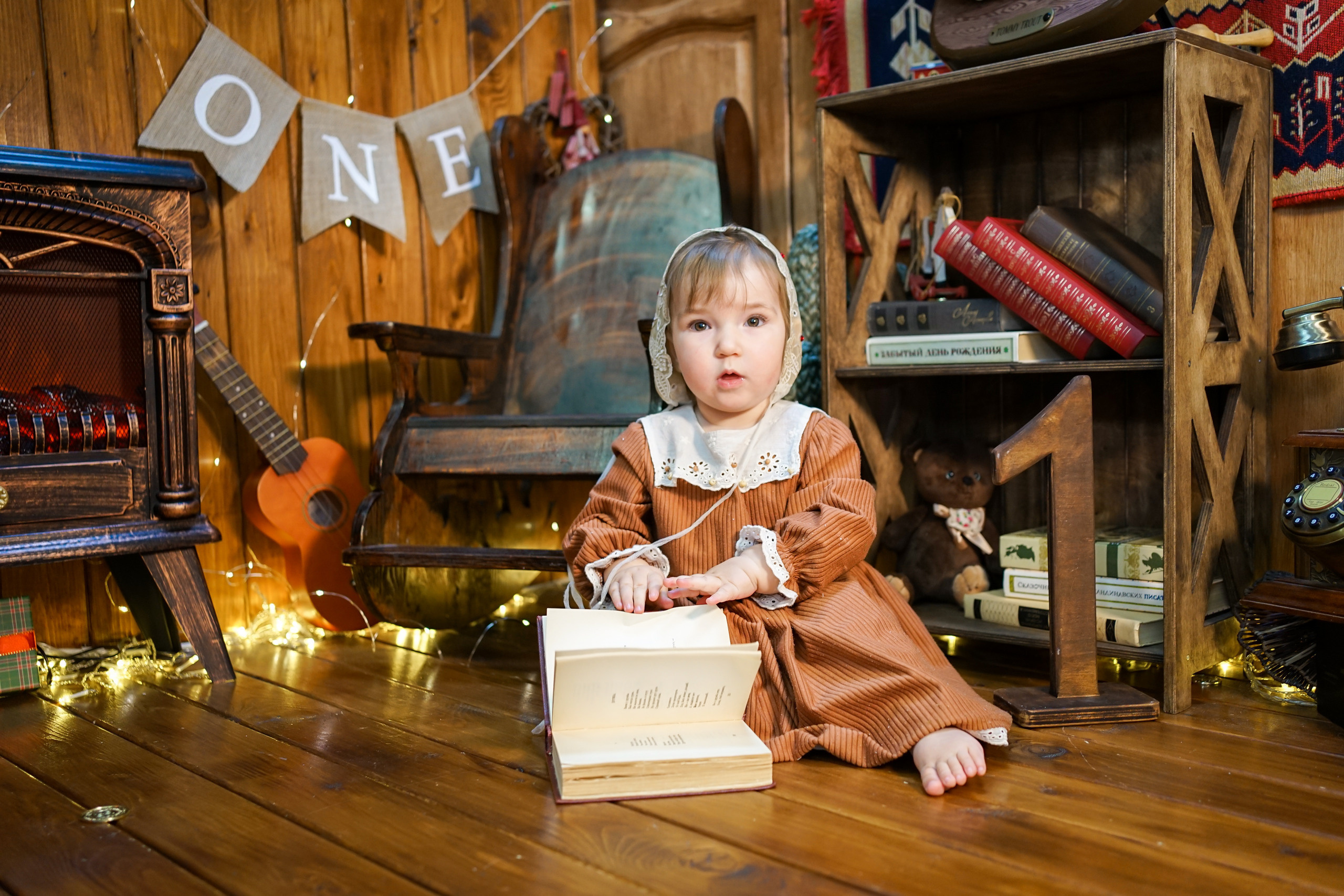 Деревянный Подиум. Детская Фотостудия ГОДОВАСИКИ в Санкт-Петербурге фотосесия на годик