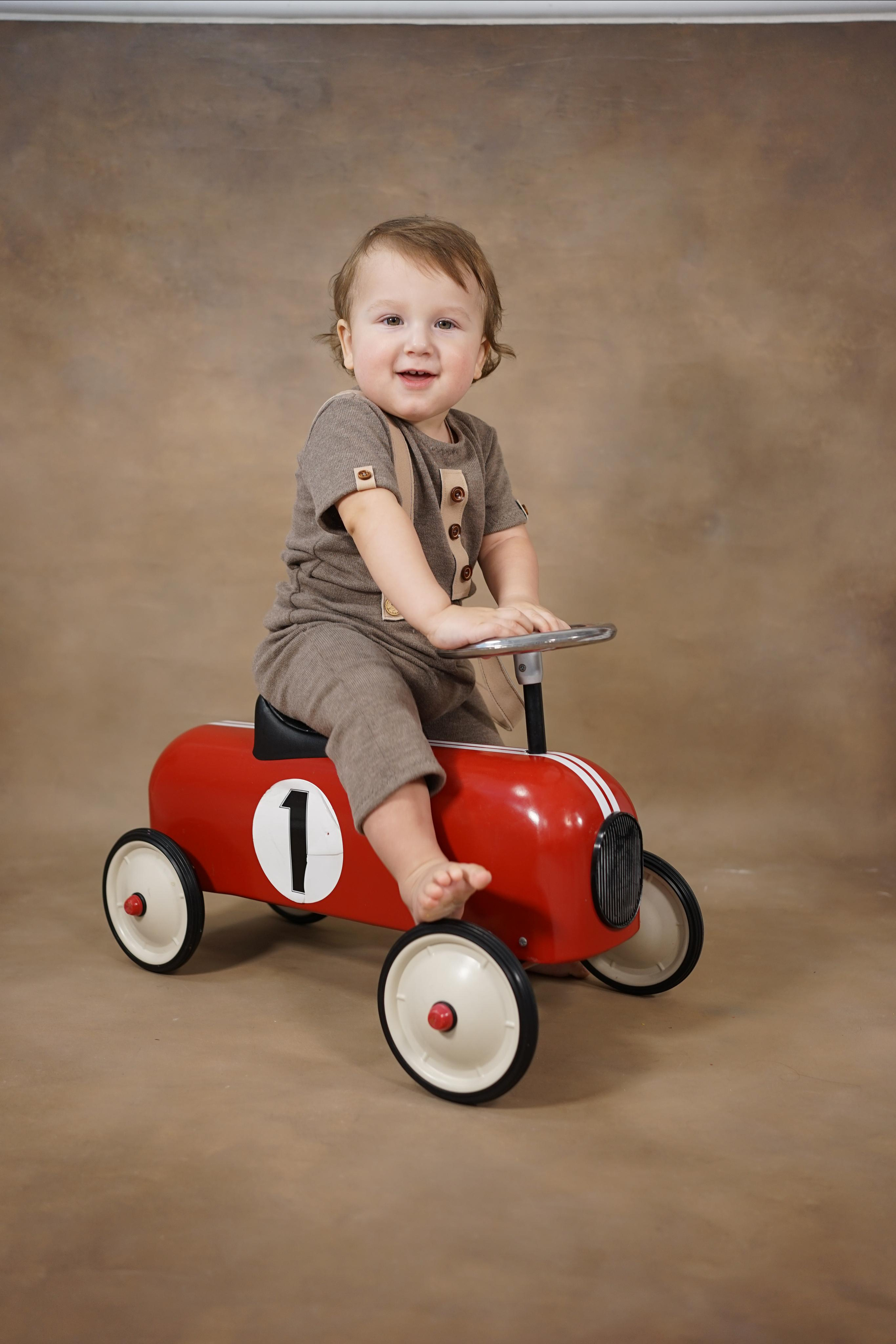 Фотозоны на ХОЛСТЕ. Детская Фотостудия ГОДОВАСИКИ в Санкт-Петербурге фотосесия на годик